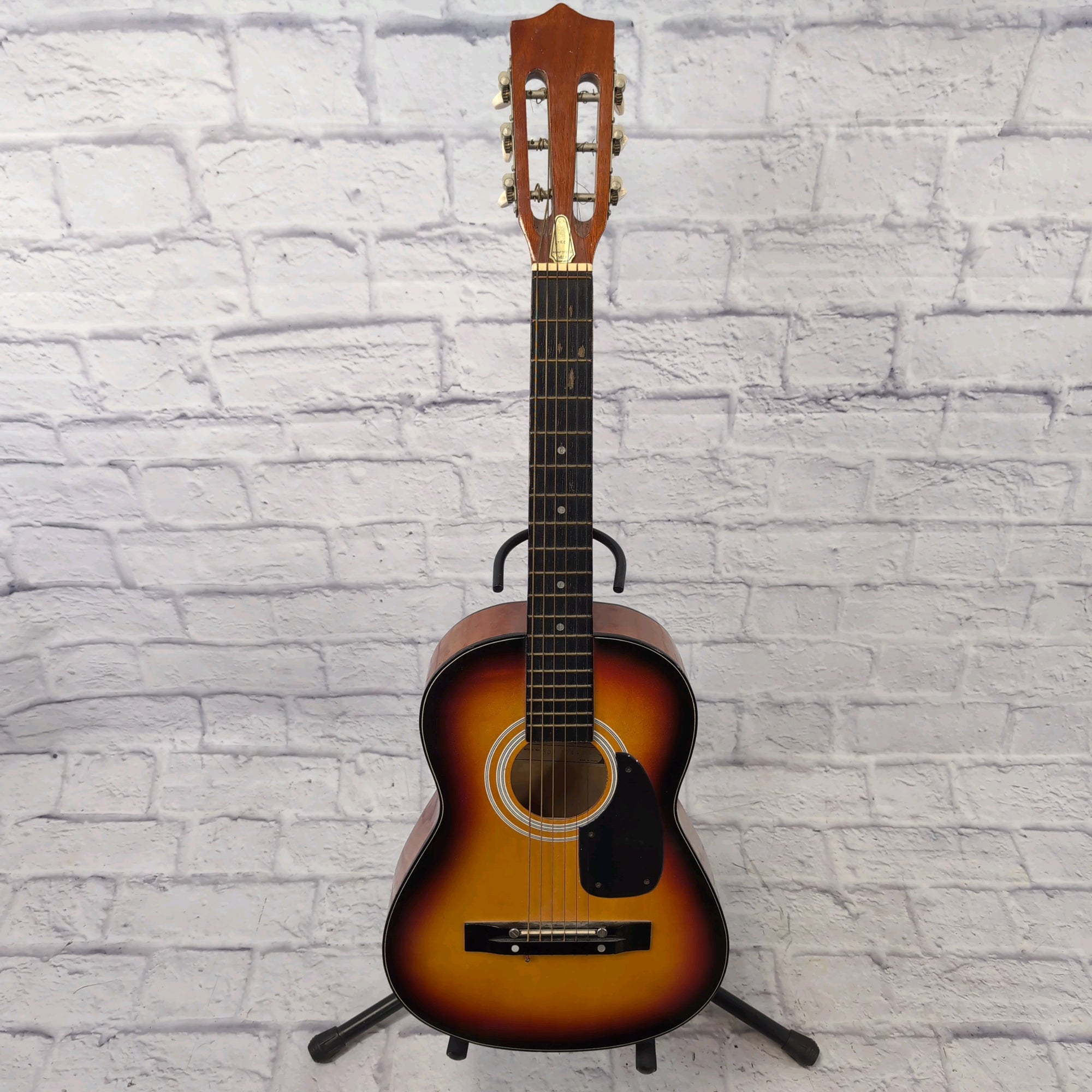 Harmony 303-1259 Acoustic Guitar