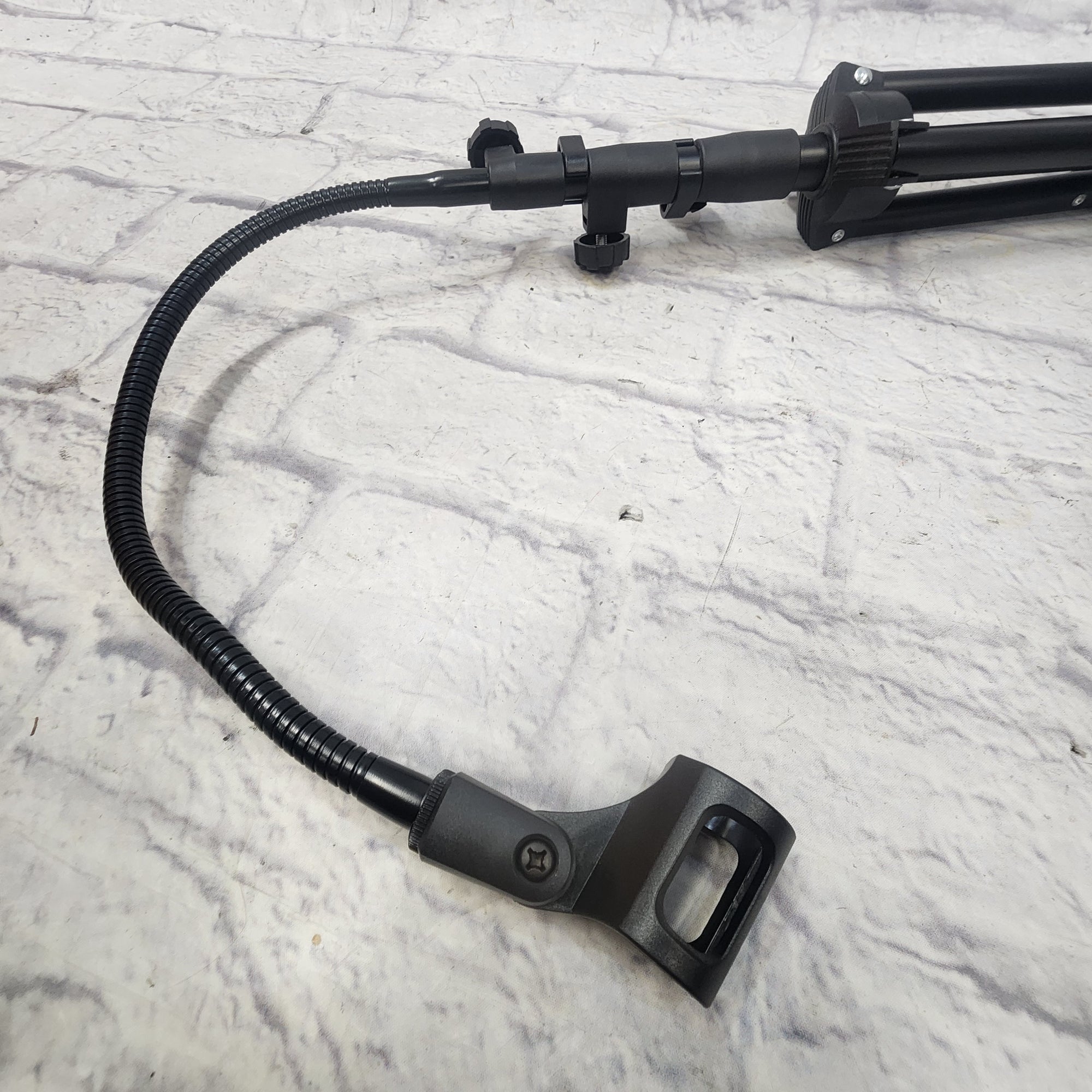 Unknown Gooseneck Microphone Stand with Tripod Base
