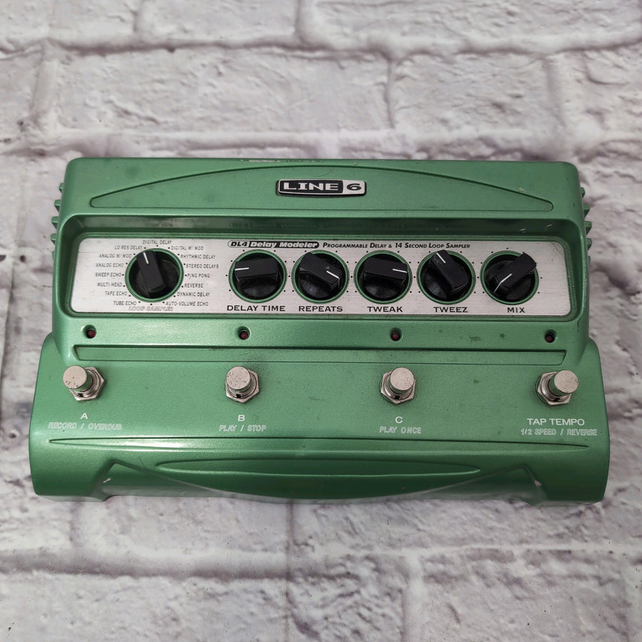 Line 6 DL4 Delay Modeler Programmable Delay & Looper w/ Power Supply