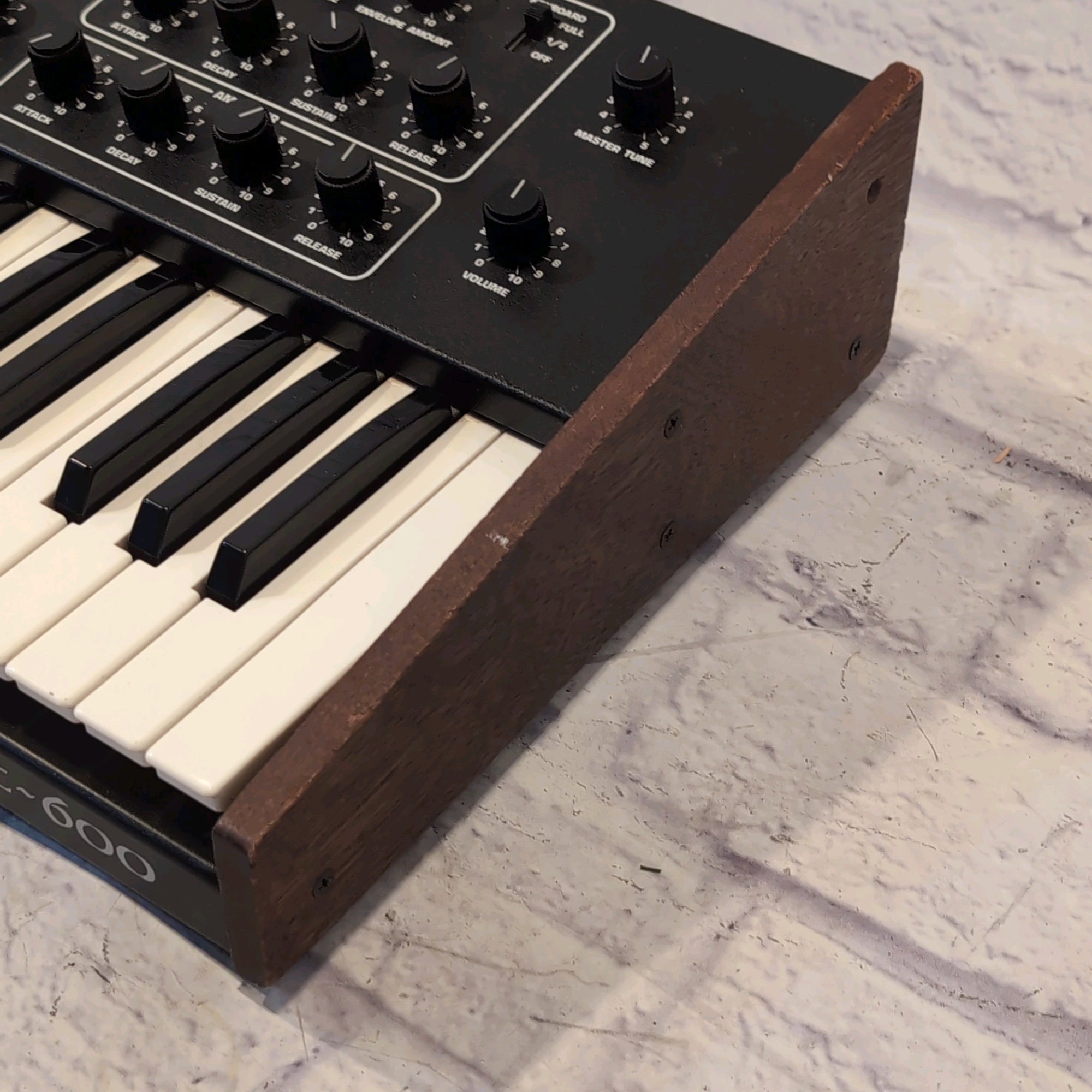 Sequential Circuits Prophet 600 Analog Synth w/ Gigskinz Case