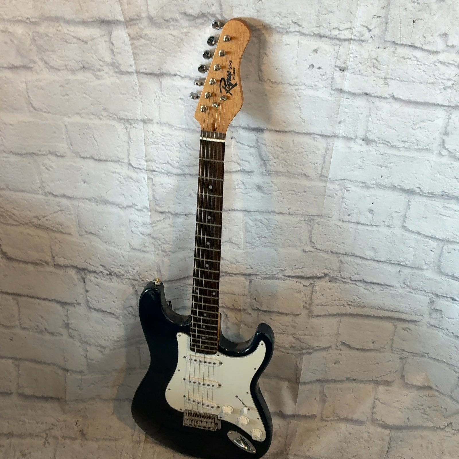 Rogue ST-3 Electric Guitar