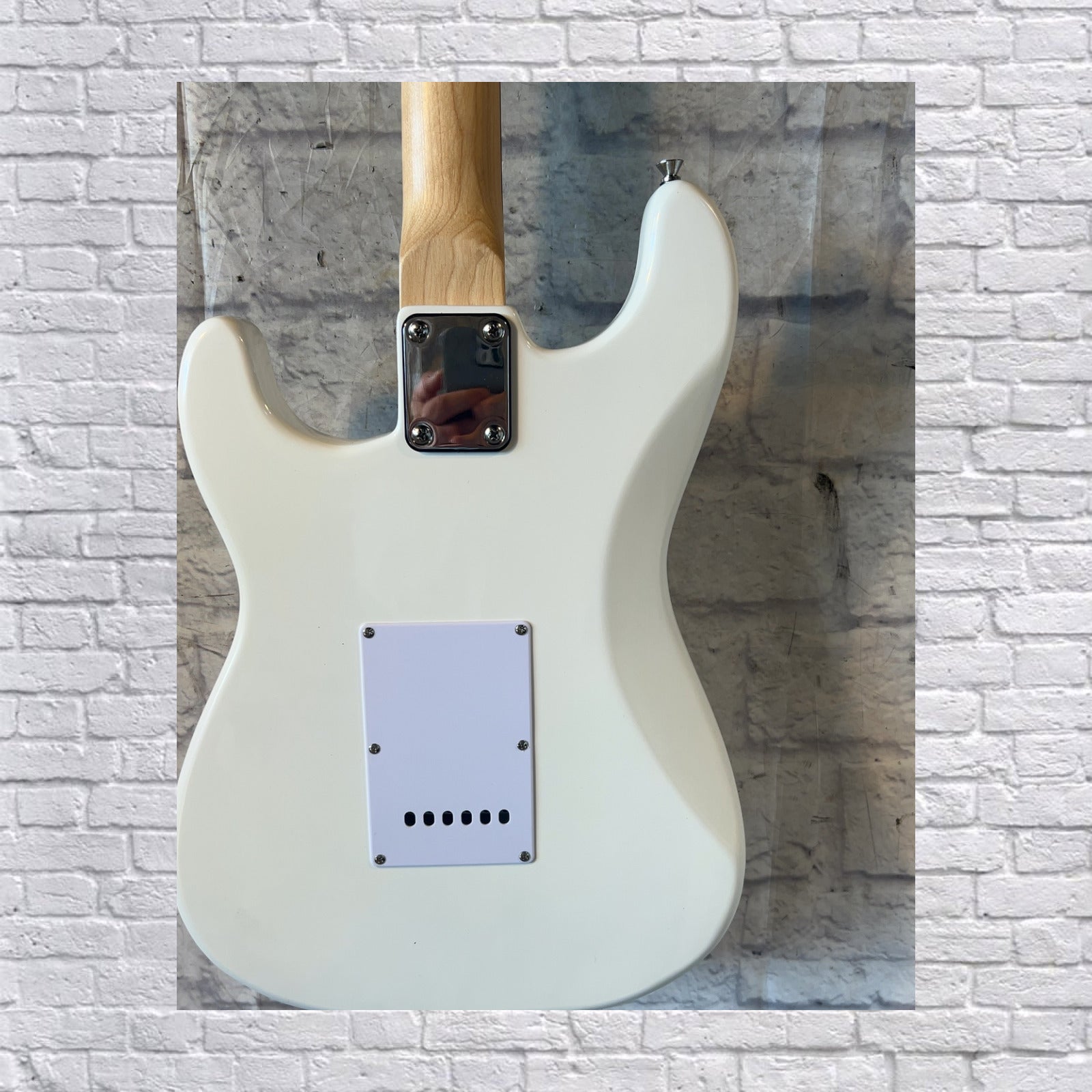 Unknown White S Style Electric Guitar