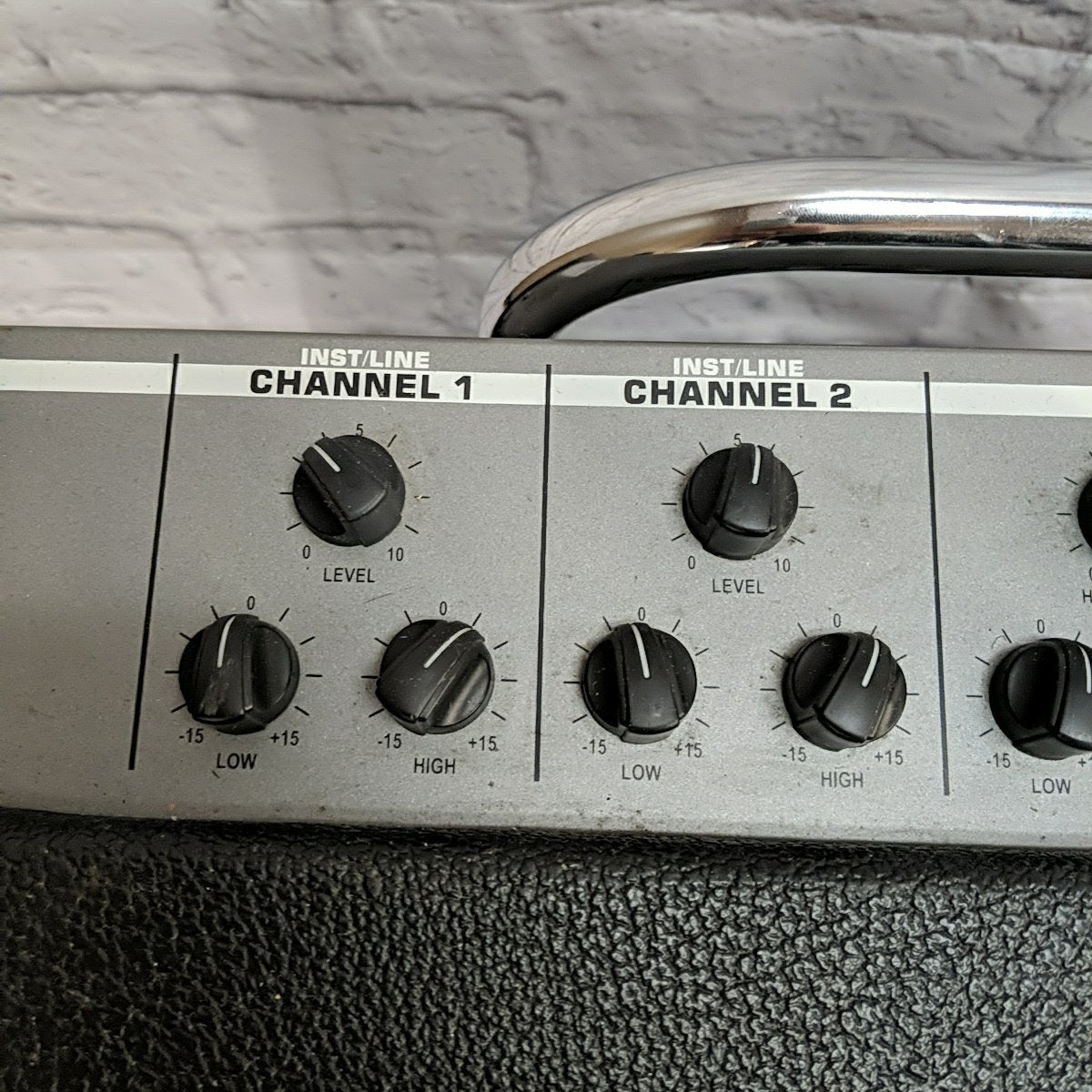 Peavey KB4 Keyboard Combo Amp with Telescoping Handle Wheels