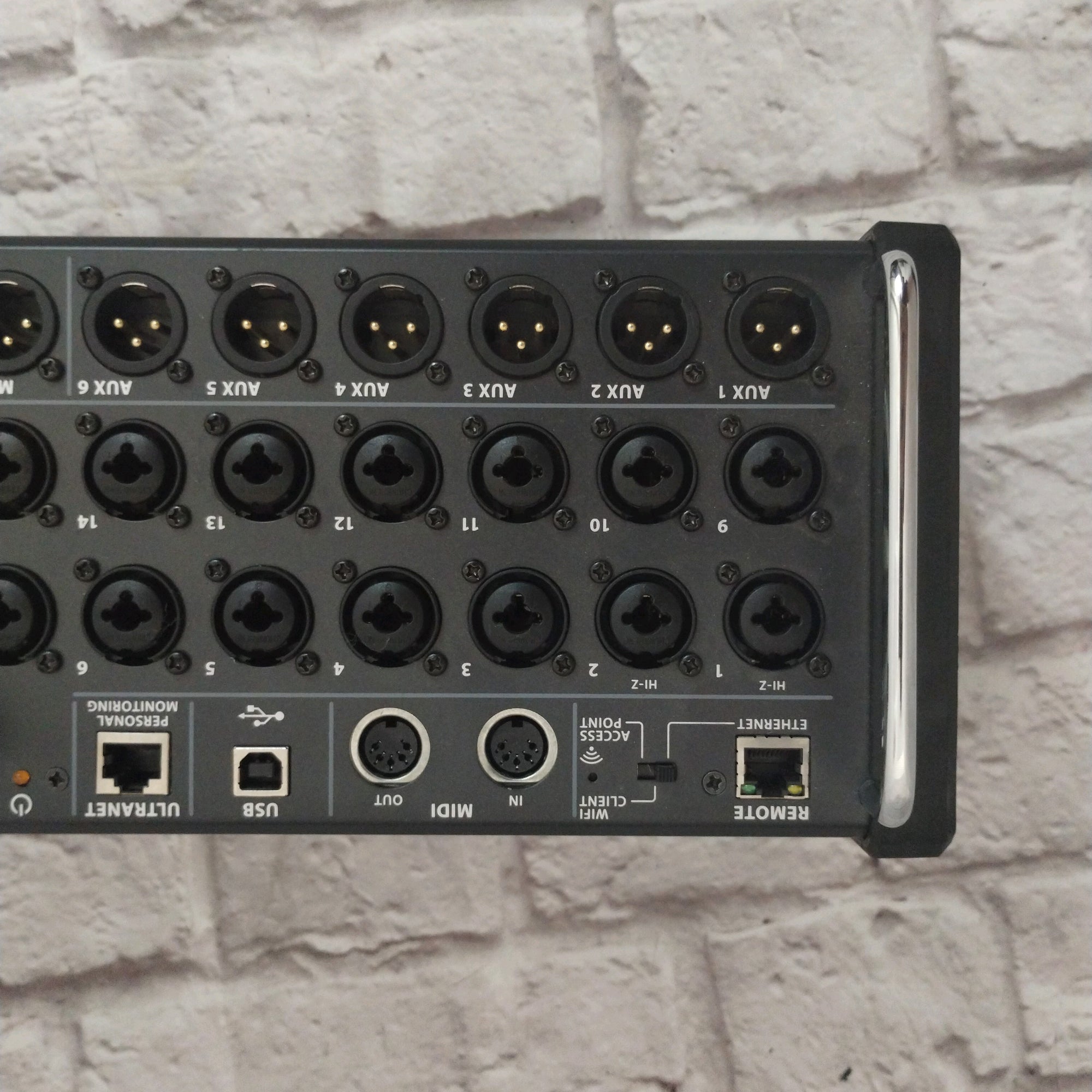Behringer XR18 X AIR Tablet Controlled Digital Mixer