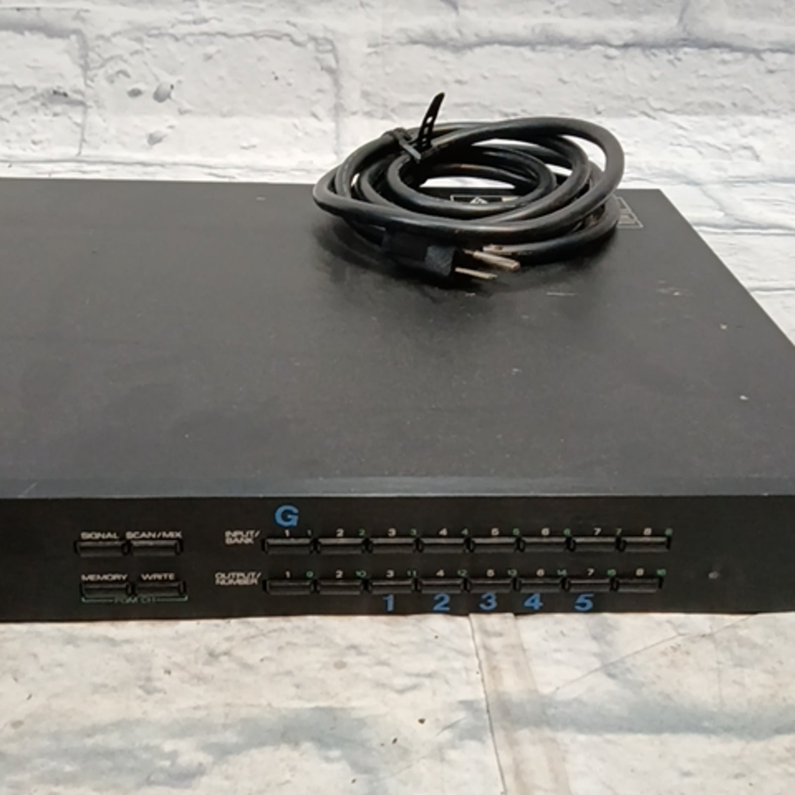 Roland A-880 MIDI Patcher / Mixer 8 In 8 Out  Rack Unit