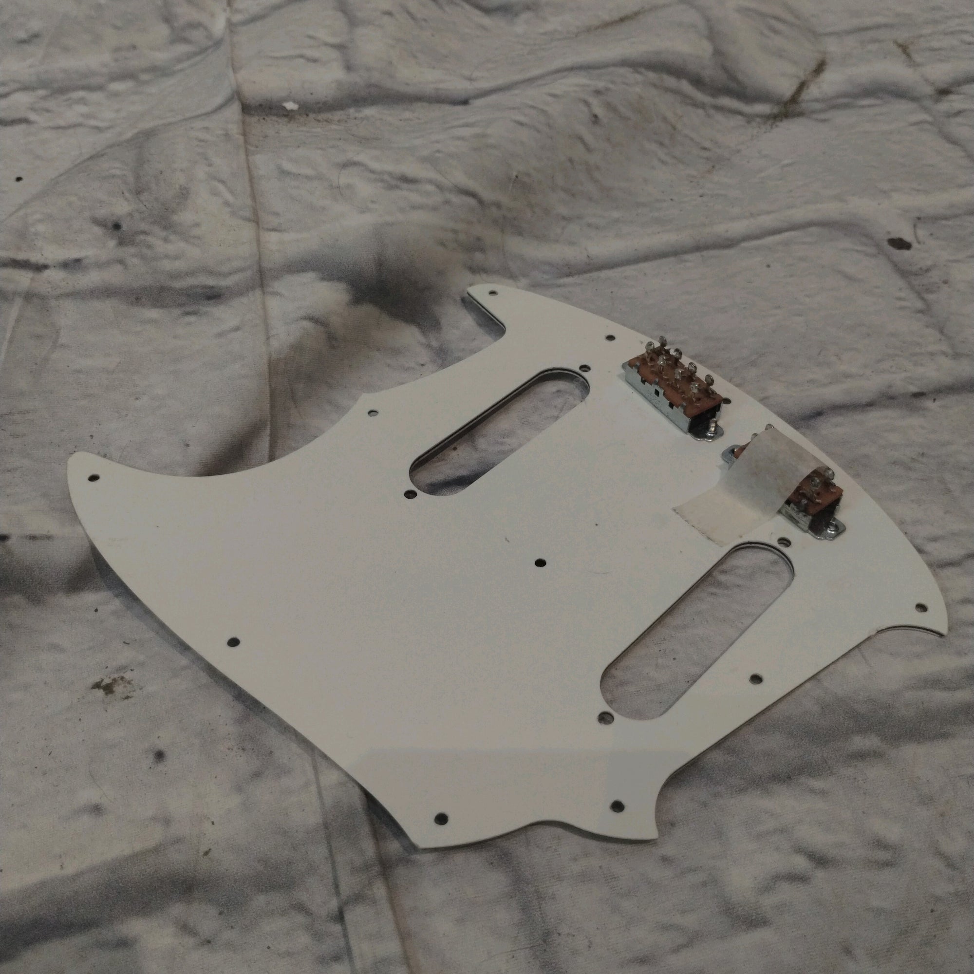Squier Vintage Modified Pearl Mustang Pickguard