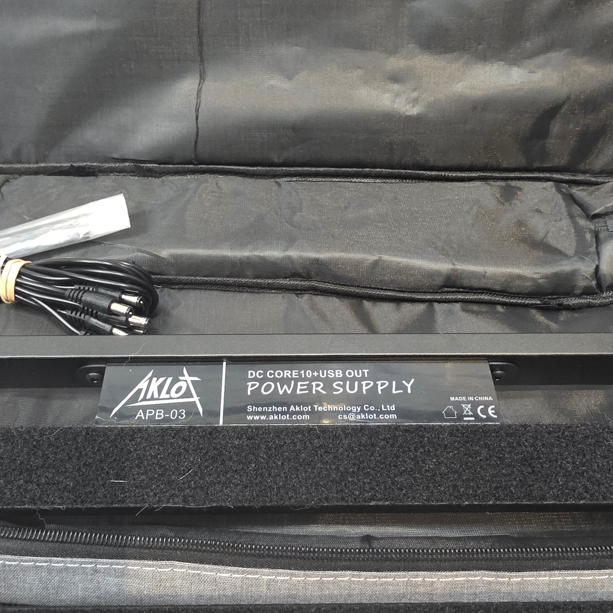 Aklot APB-03 Pedalboard 19" x 5" w/ Power Supply and 9v Cables