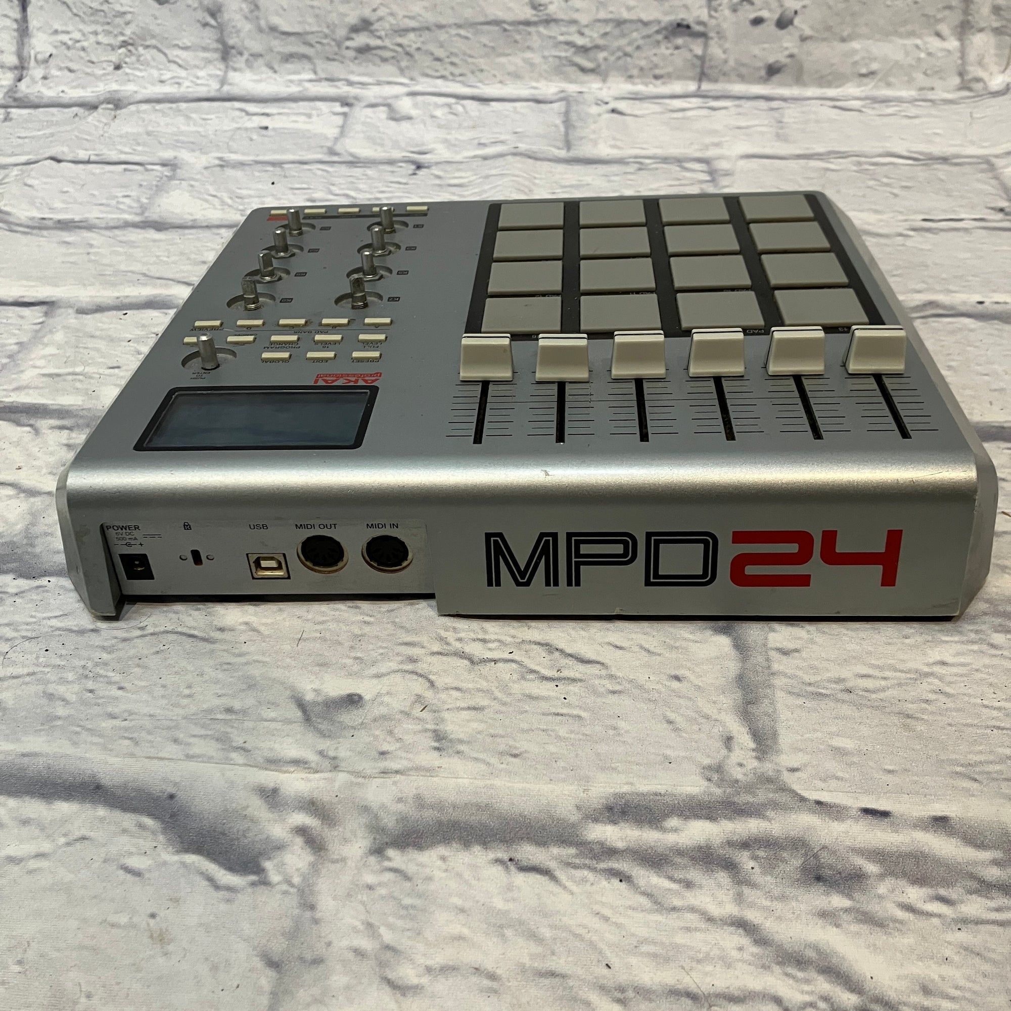 Akai MPD 24 Midi Controller - Evolution Music
