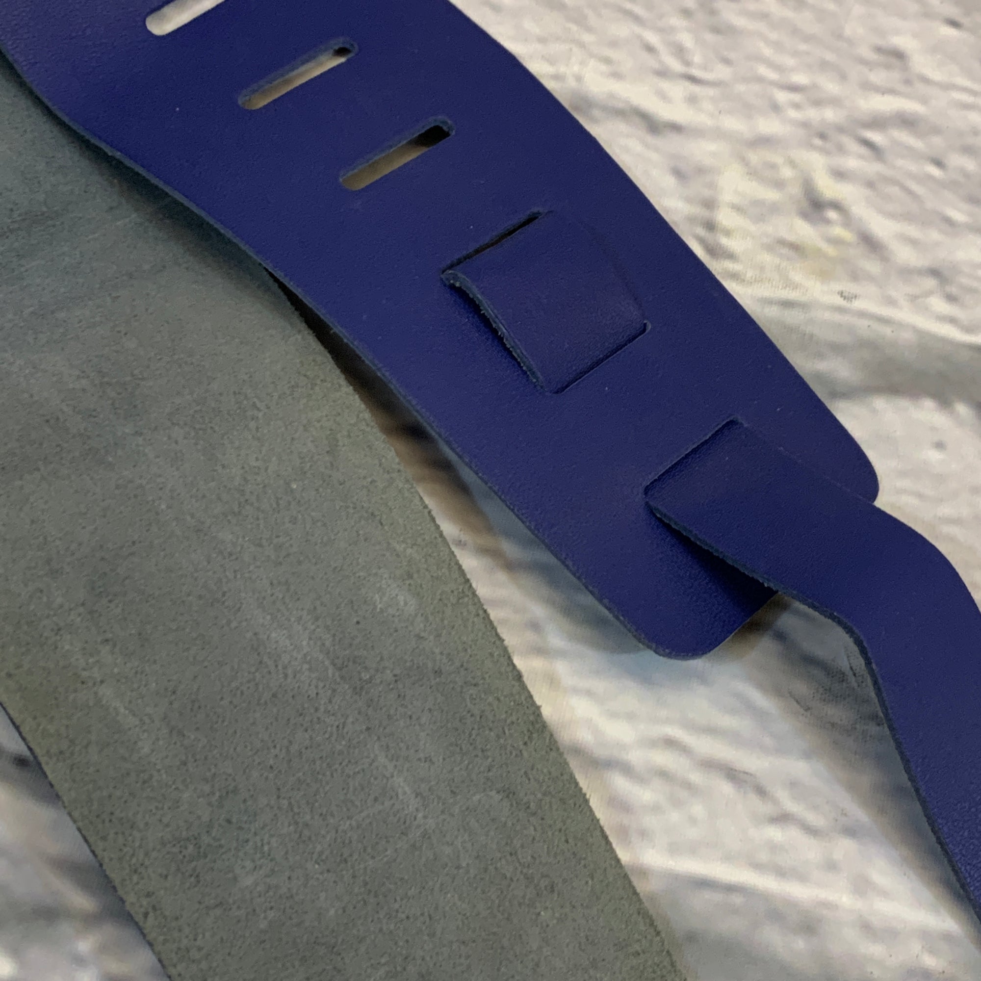 Perri's 3.5" Basic Leather Guitar Strap Blue