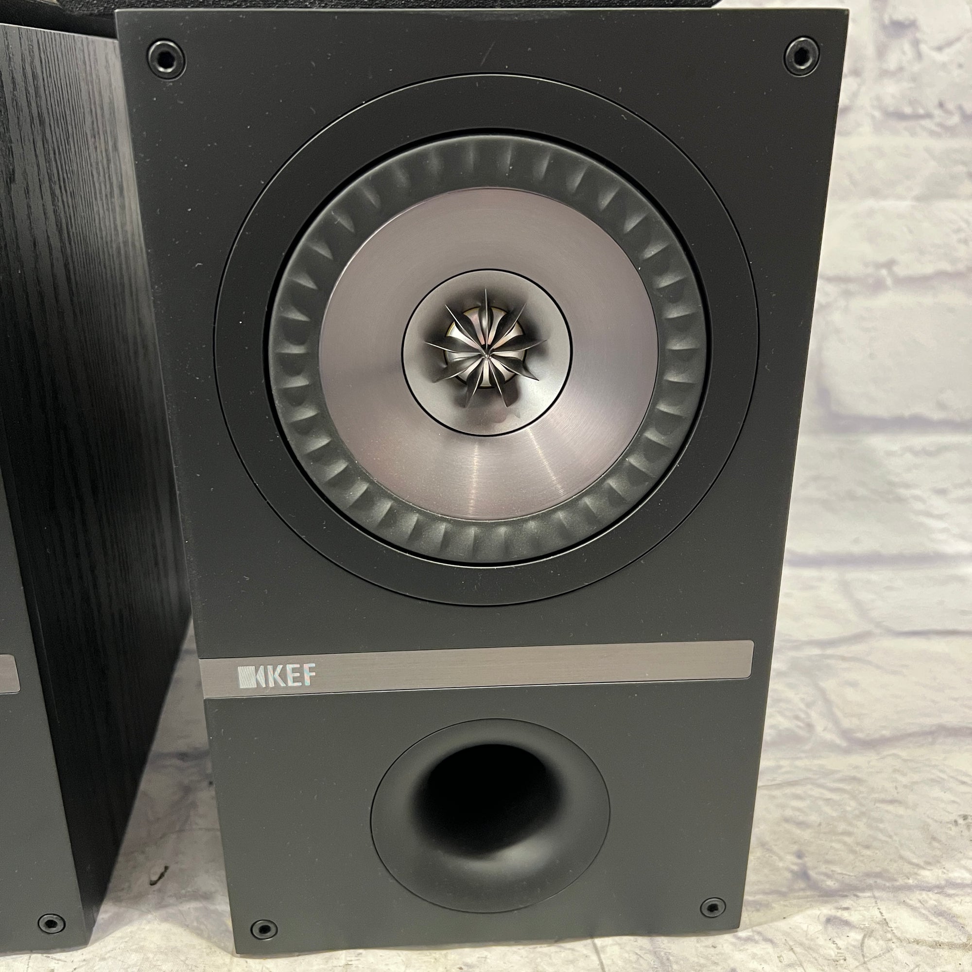KEF Q100 100-Watt Bookshelf Speakers