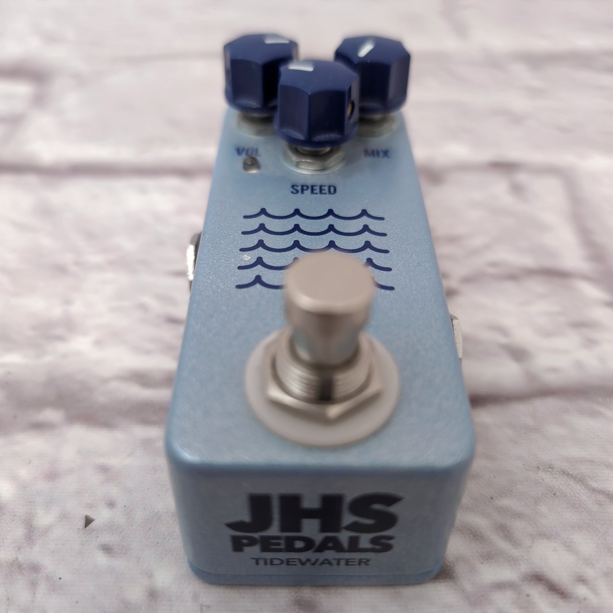 JHS Tidewater Tremolo V1 Modulation Pedal
