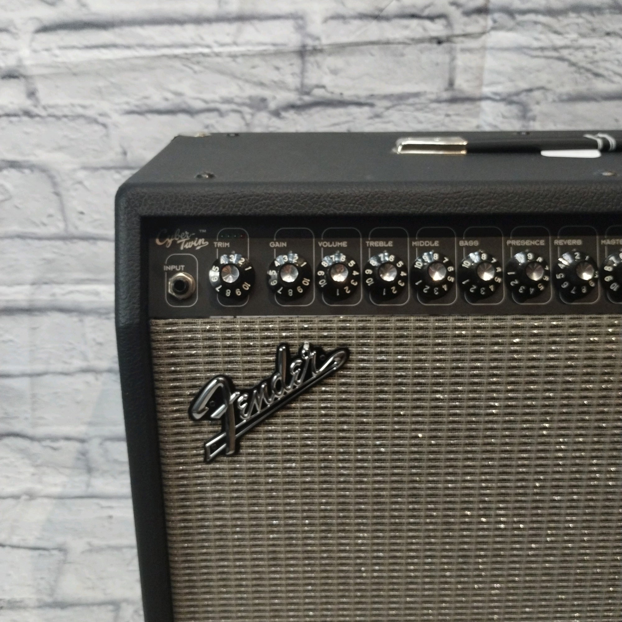 Fender Cyber Twin Combo Amp with Cover and 4-Button Footswitch Guitar Combo Amp