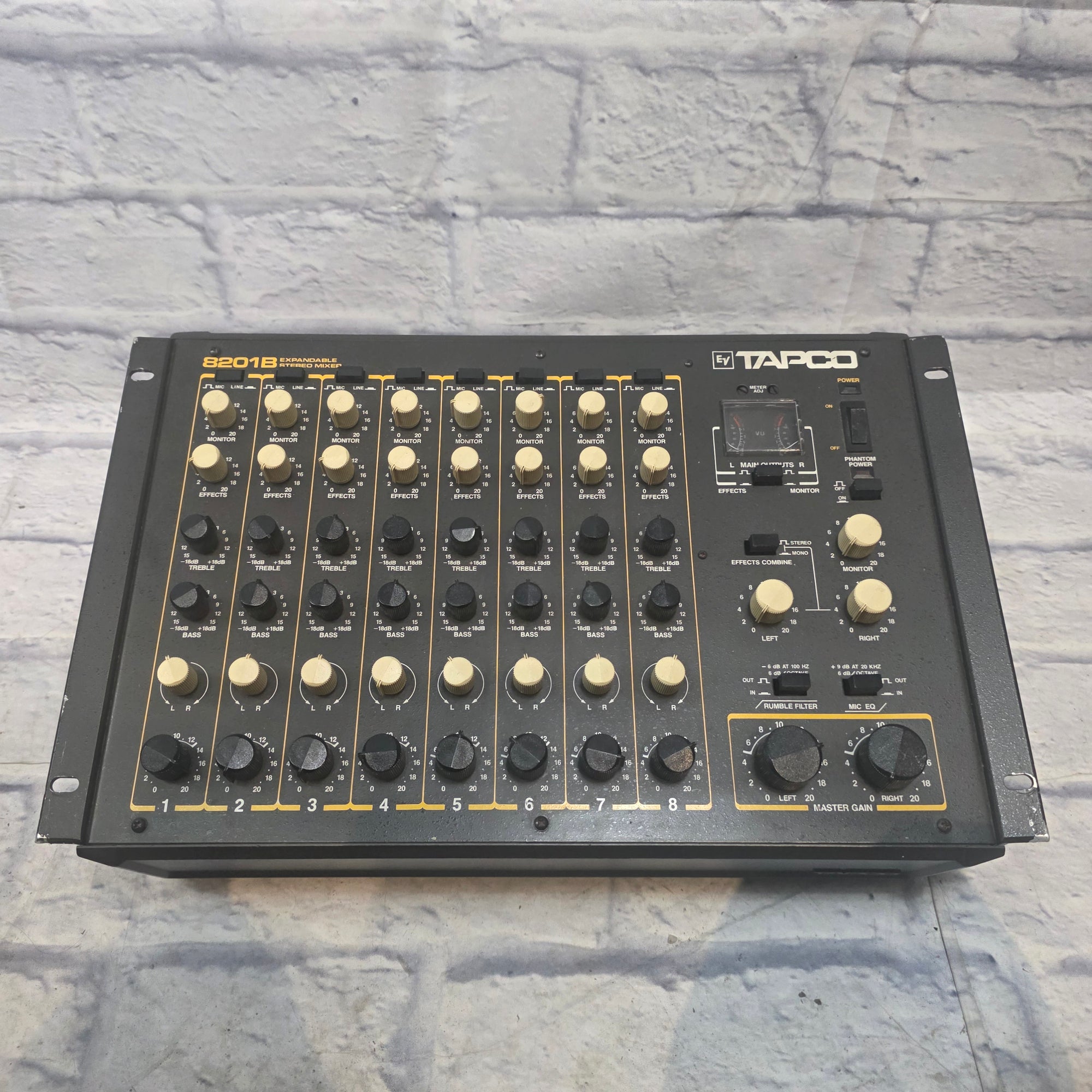 Tapco EV - 8201B  Powered Mixer