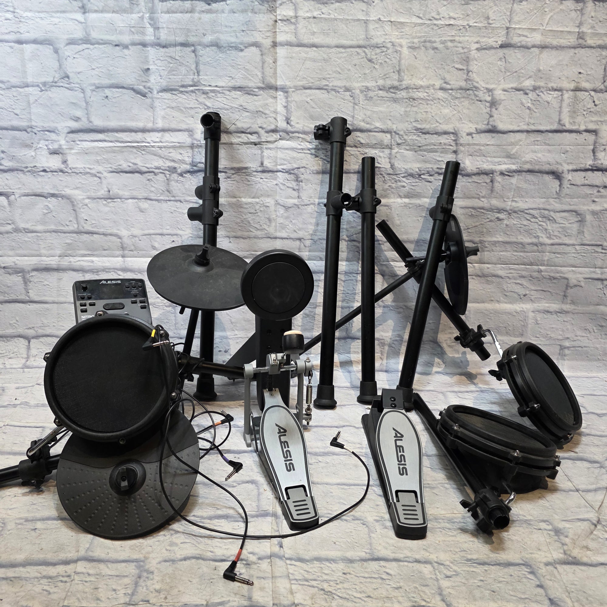 Alesis Nitro Mesh Kit Electronic Drum Set 2010s - Black Electric Drum Kit