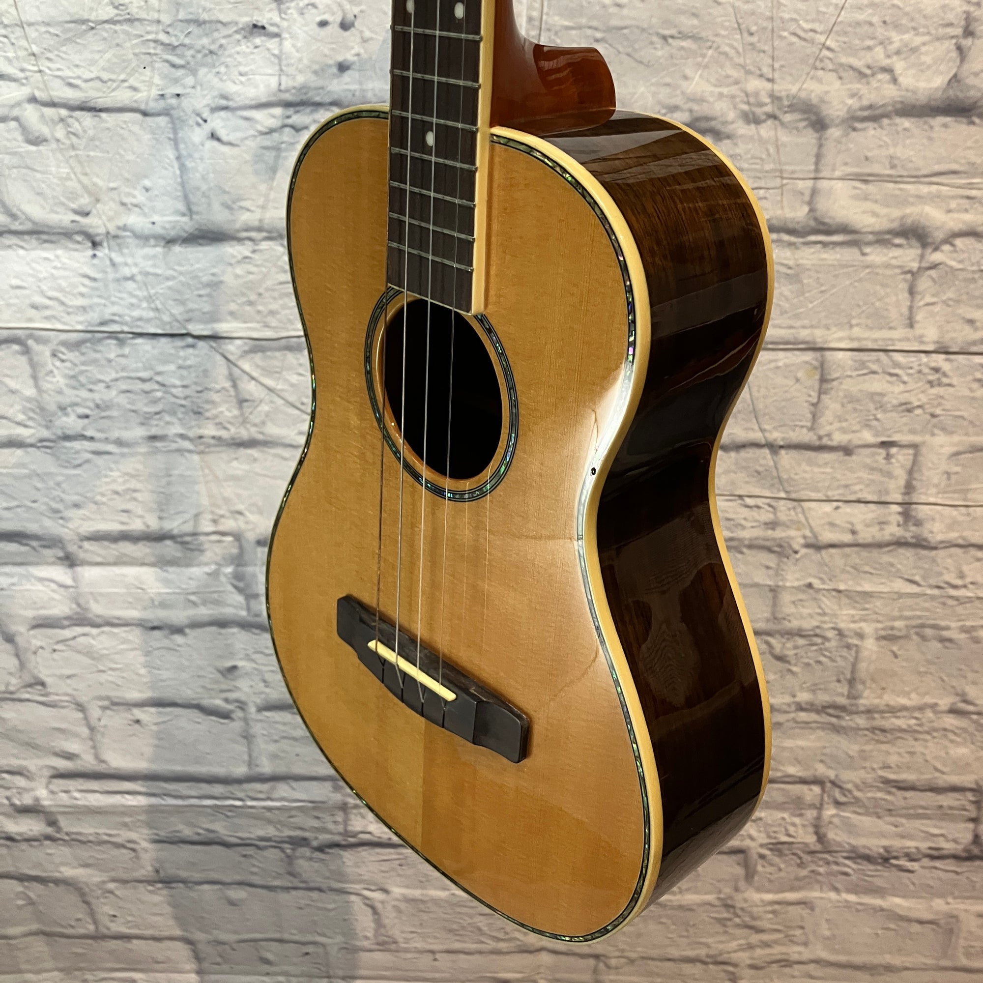 Mitchell MUB-70S Baritone Ukulele w/ case