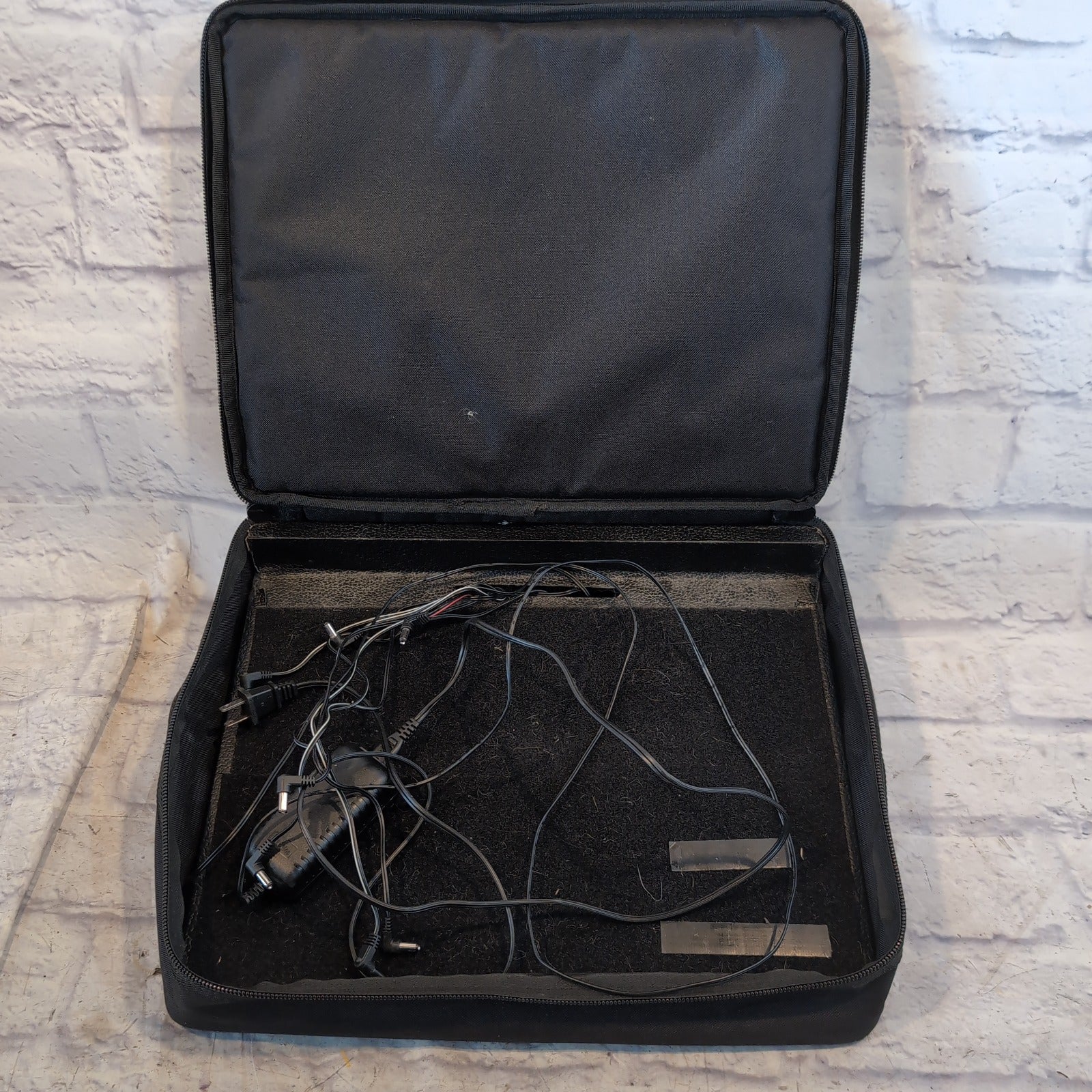 Gator Pedal Tote Pedal Board with Power Supply and Bag