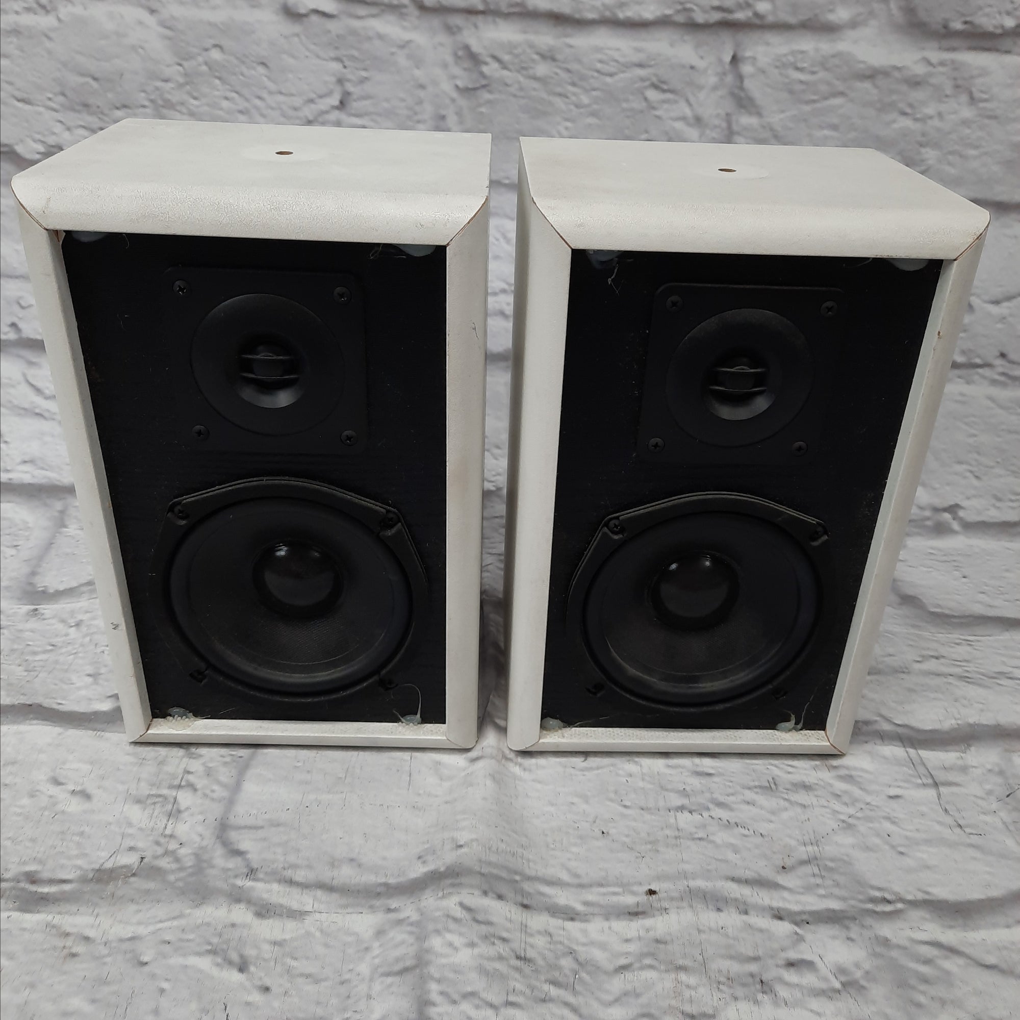 Unknown White Near Field Monitors (Pair)