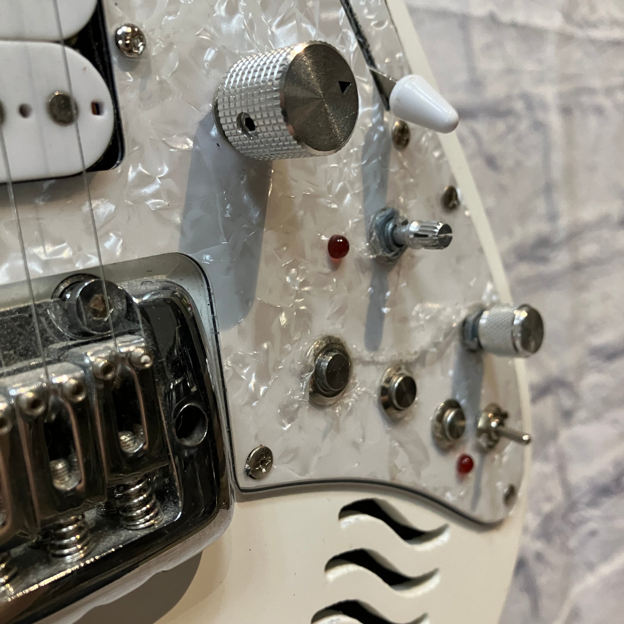 C&G Thunder EFB1 Electric Guitar - White