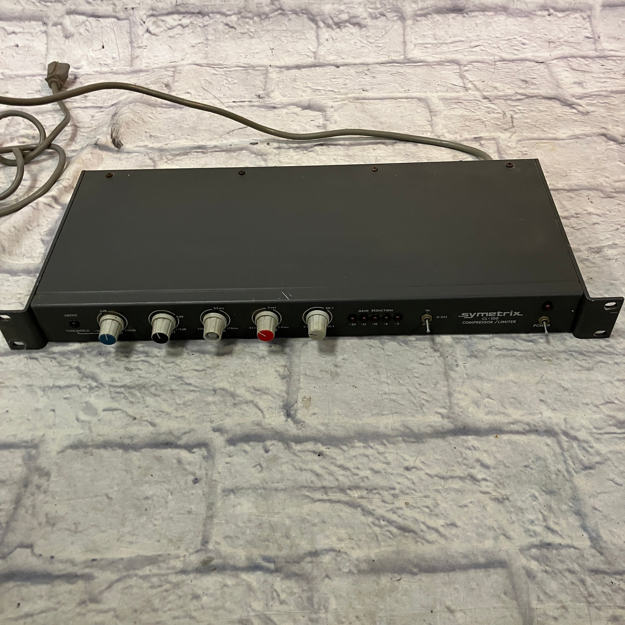 Symetrix CL-100 Rack Compressor
