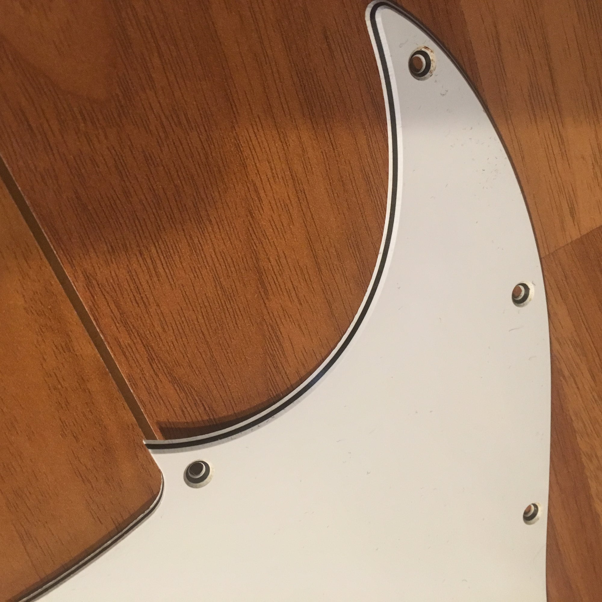 Bass Pickguard White (Single Pickup Slot)