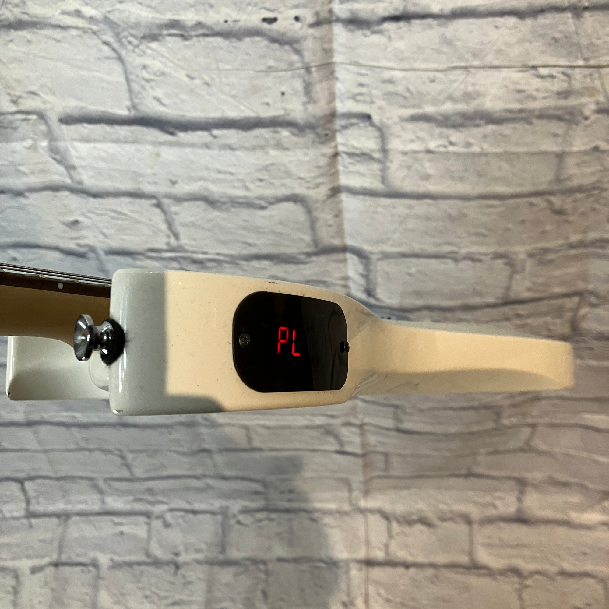 C&G Thunder EFB1 Electric Guitar - White