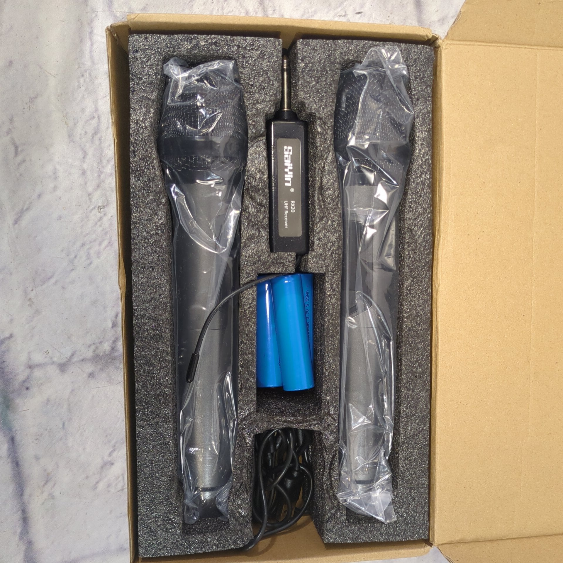 Saiyan HK 20 Plug and Play Wireless Mic Outfit