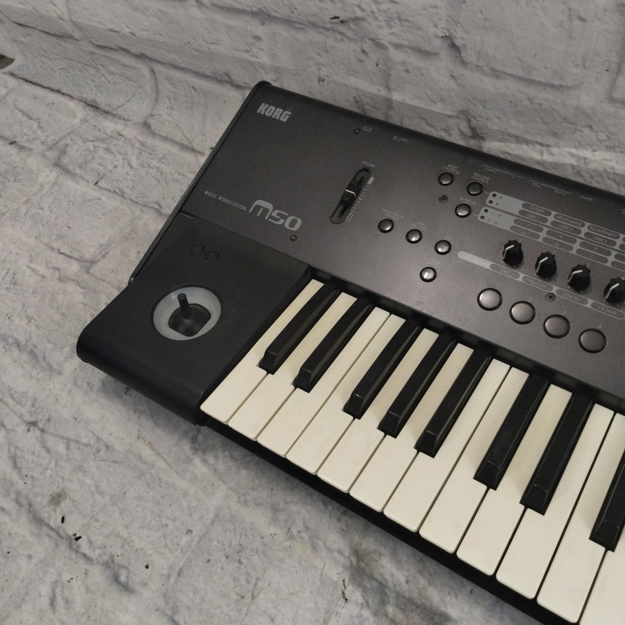 Korg M50 (Semi-weighted) "256 MB ROM" Workstation