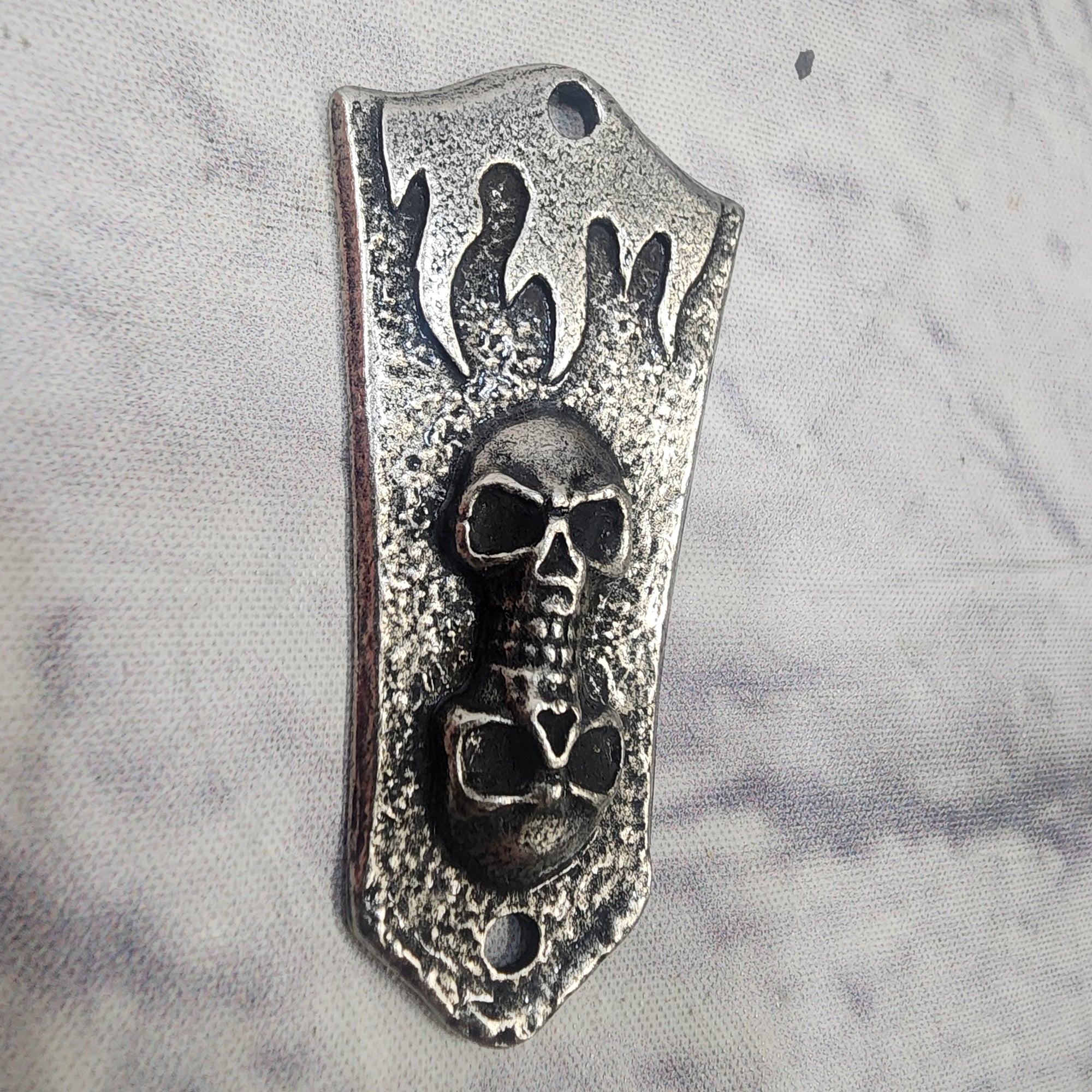 Unknown Double Skull Metal Truss Rod Cover