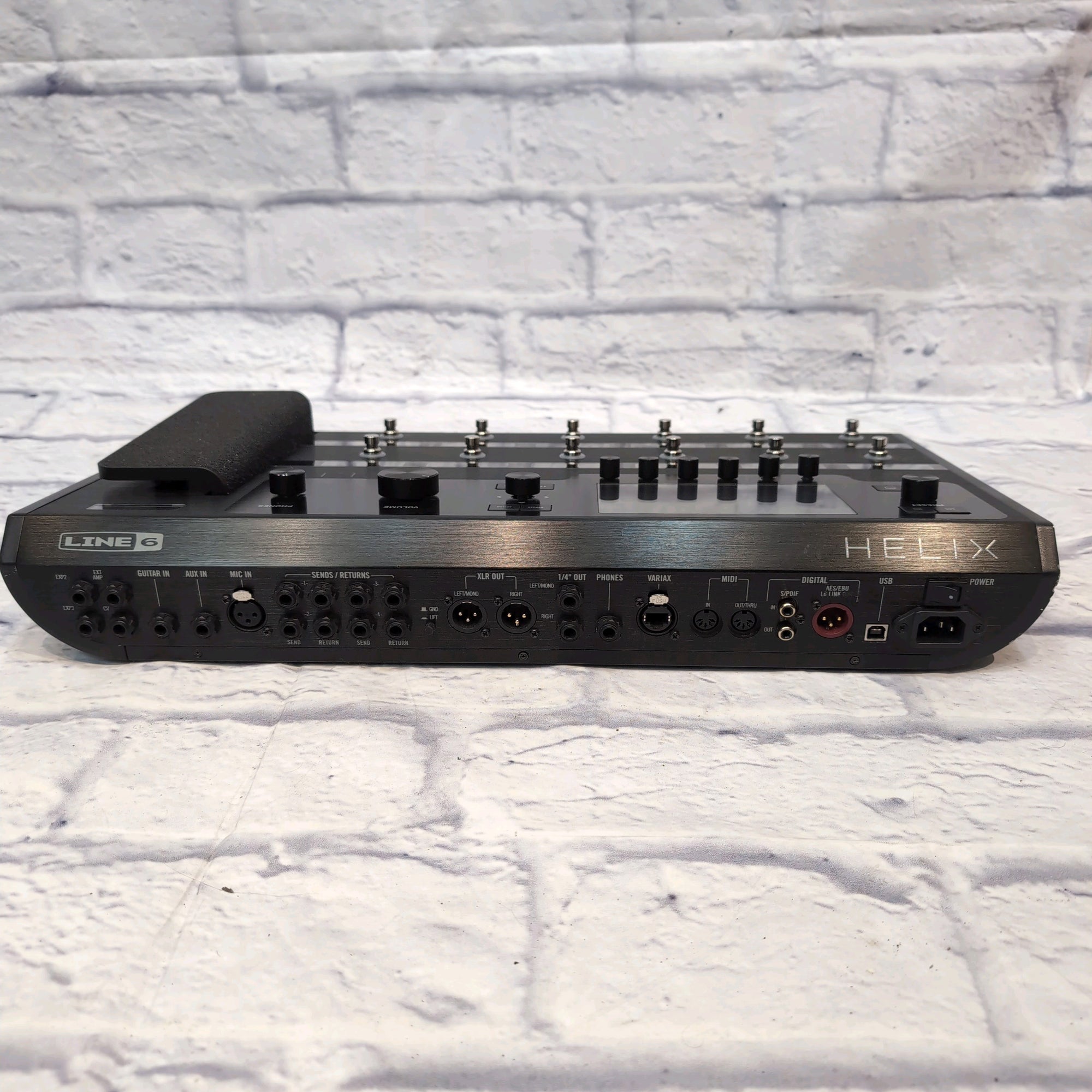 Line 6 Helix Floor - Tour Grade Guitar Multi-Effects Floor Processor