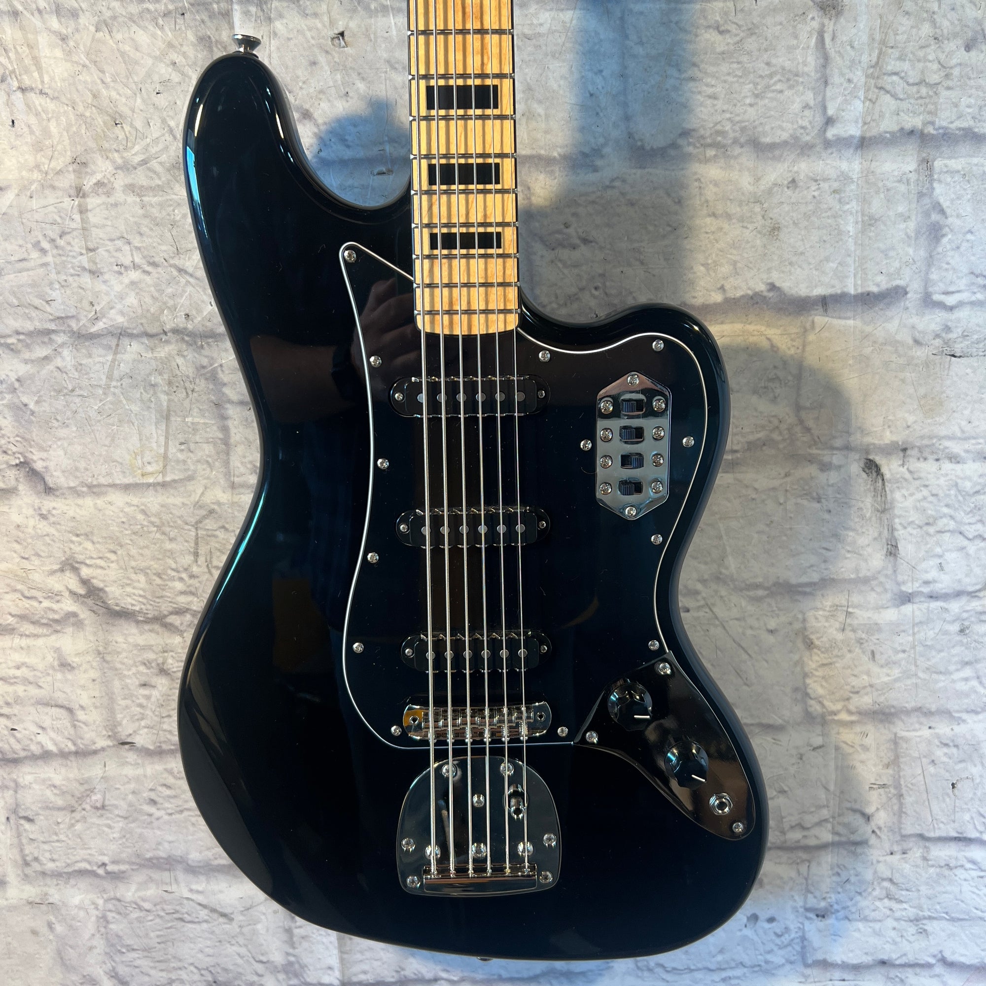 Squier Classic Vibe FSR Bass VI Black Matching Headstock