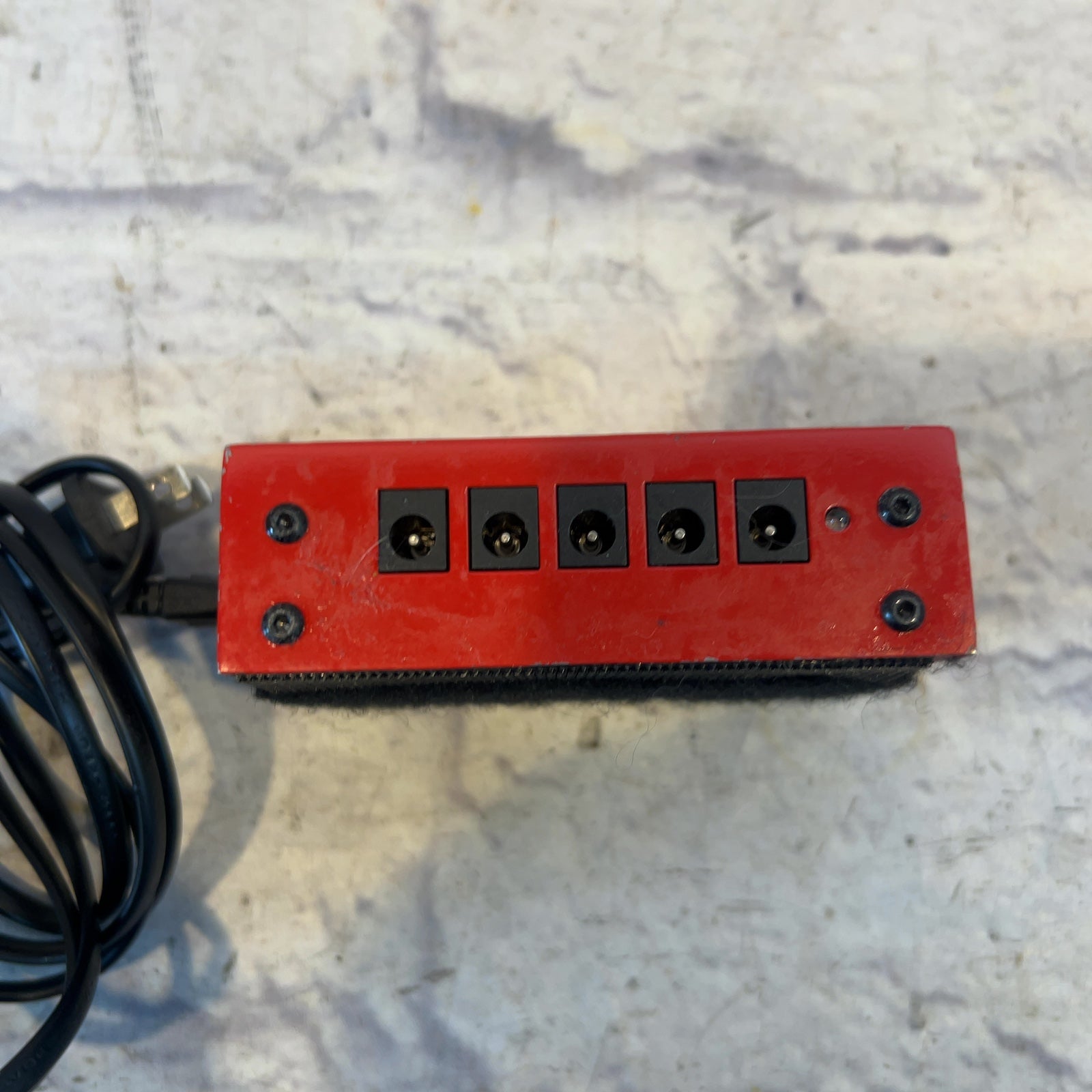 T-Rex Fuel Tank  5 Space Pedal Power Supply