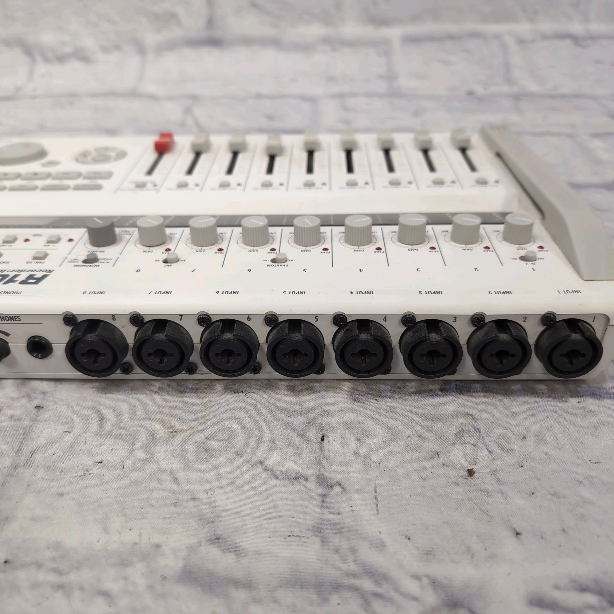 Zoom R16 Digital Recorder / USB Recording Interface - Evolution Music