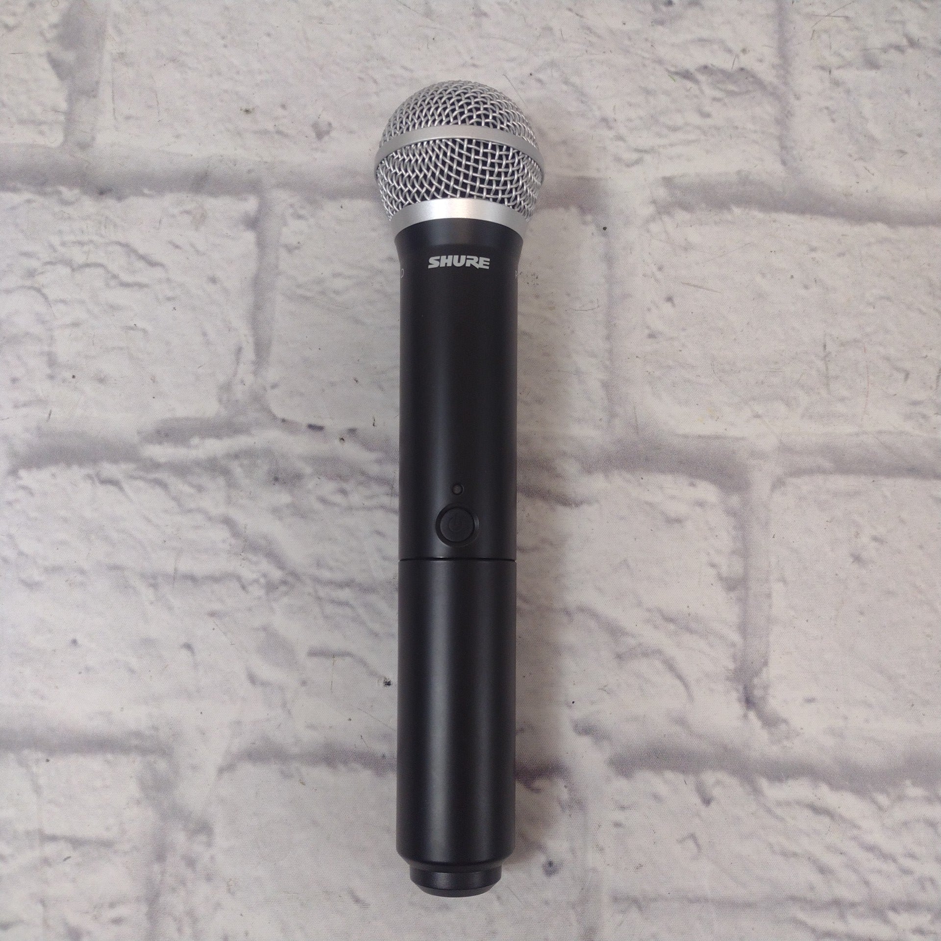 Shure BLX4 Receiver / with PG58 BLX2 H10 Wireless Microphone and Hard Case
