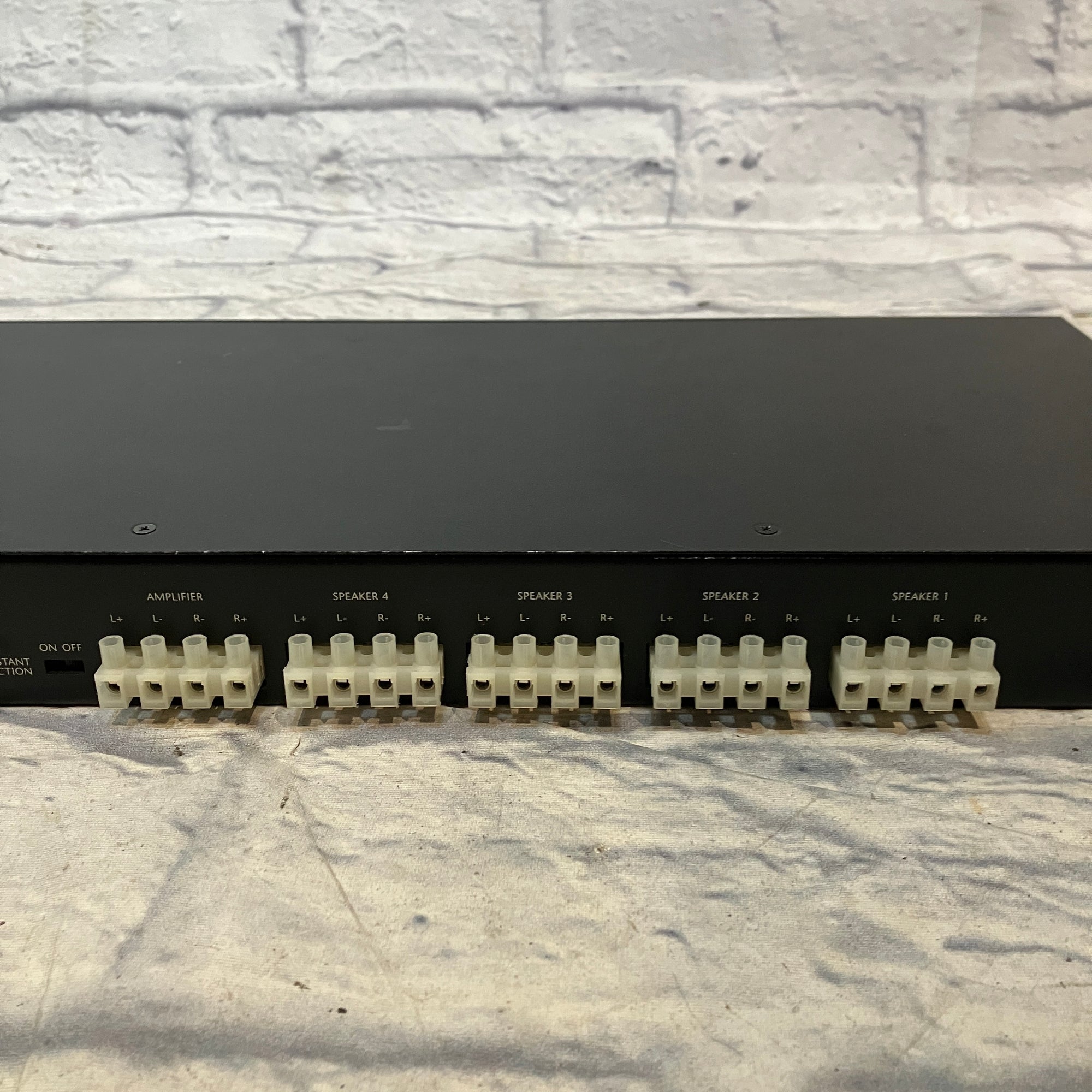 Niles SVL-4 Speaker Selection/Volume Control System