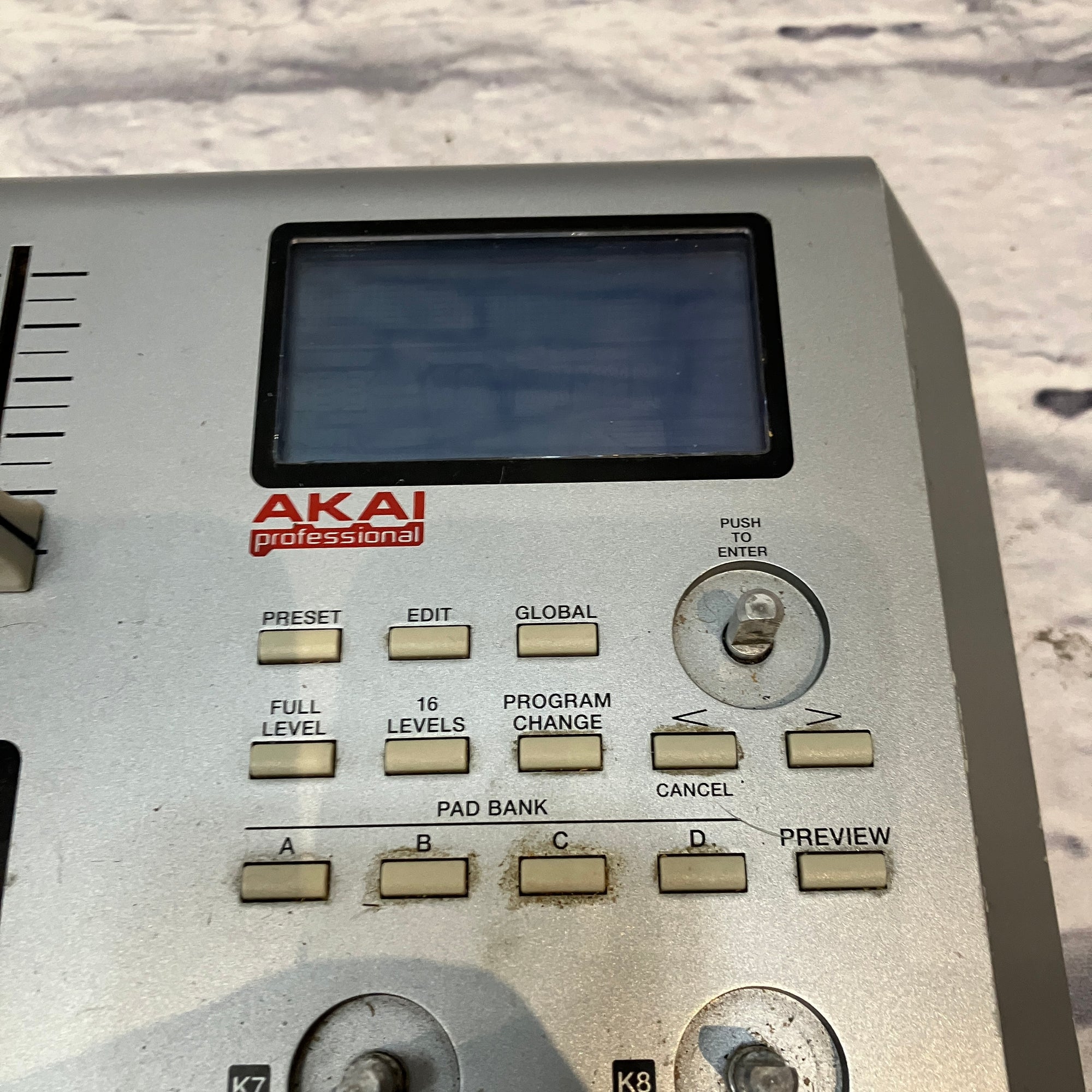Akai MPD 24 Midi Controller - Evolution Music