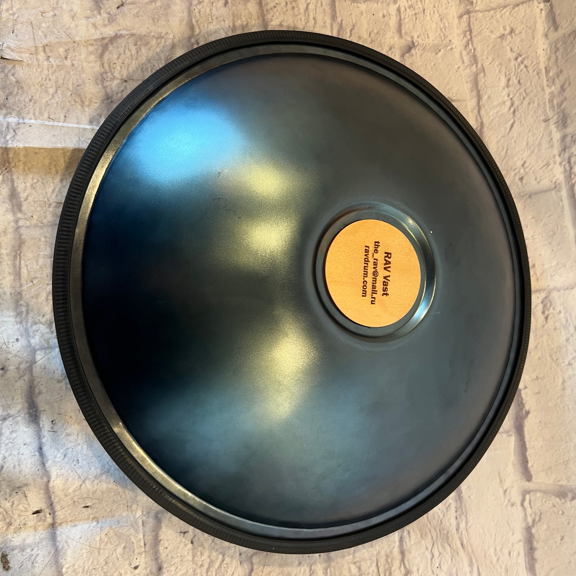 Rav Vast Indigo B Onoleo Tongue Drum with Bag.