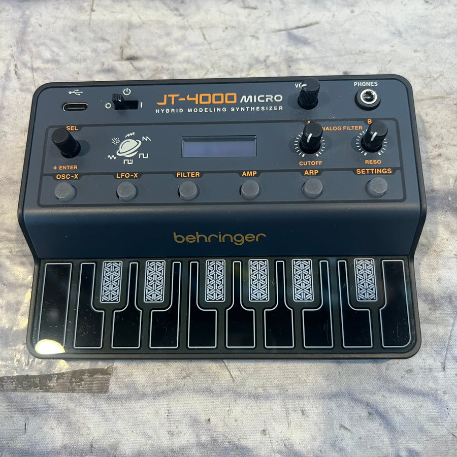 Behringer JT-4000 Micro Synthesizer