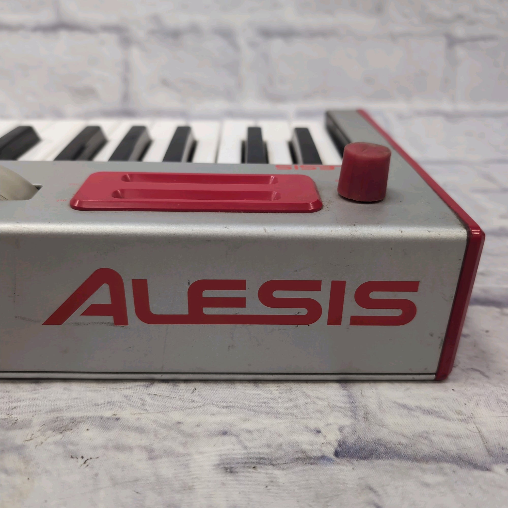 Alesis Micron Synthesizer Synth - Evolution Music