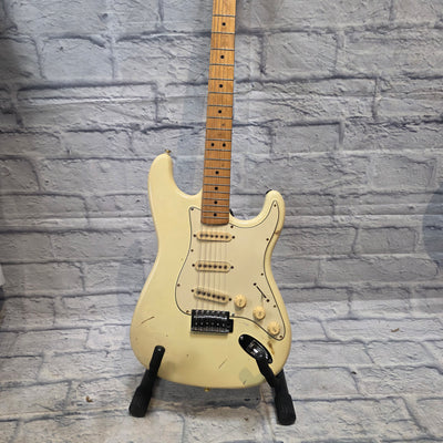 Fender  Traditional Stratocaster (1996-1998) Hybrid Electric Guitar