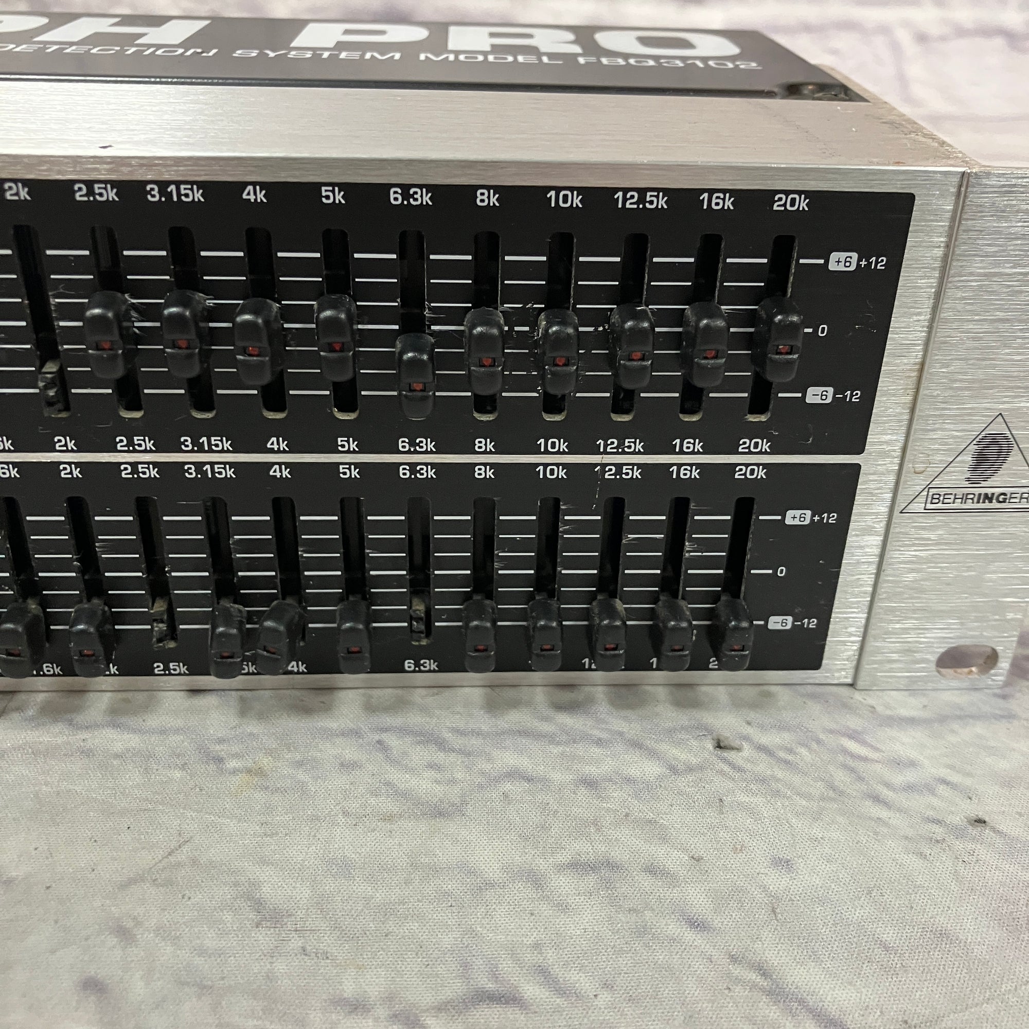 Behringer Ultragraph Pro Rack EQ