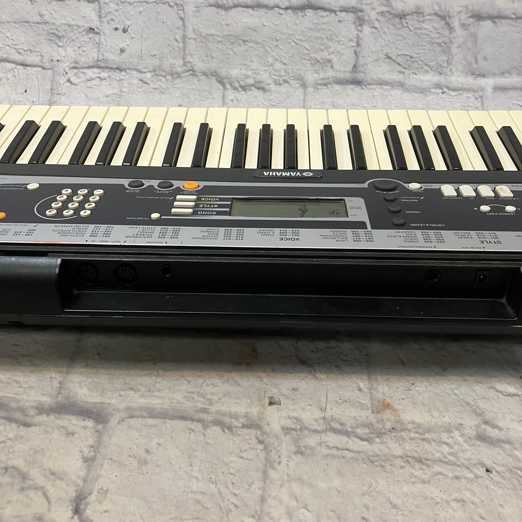 Yamaha Portatone YPT-210 Electronic Keyboard