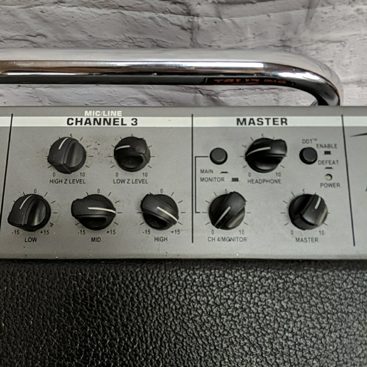 Peavey KB4 Keyboard Combo Amp with Telescoping Handle Wheels