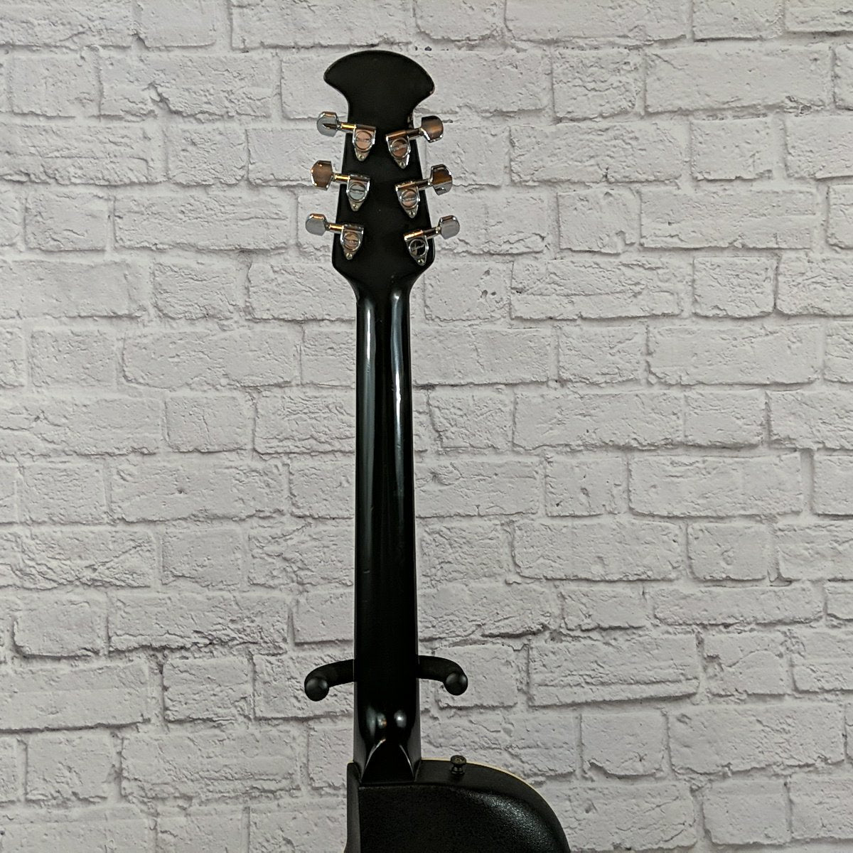 Ovation Celebrity Acoustic CC-057 Gloss Black Shallow Body W/ Hard Shell Case