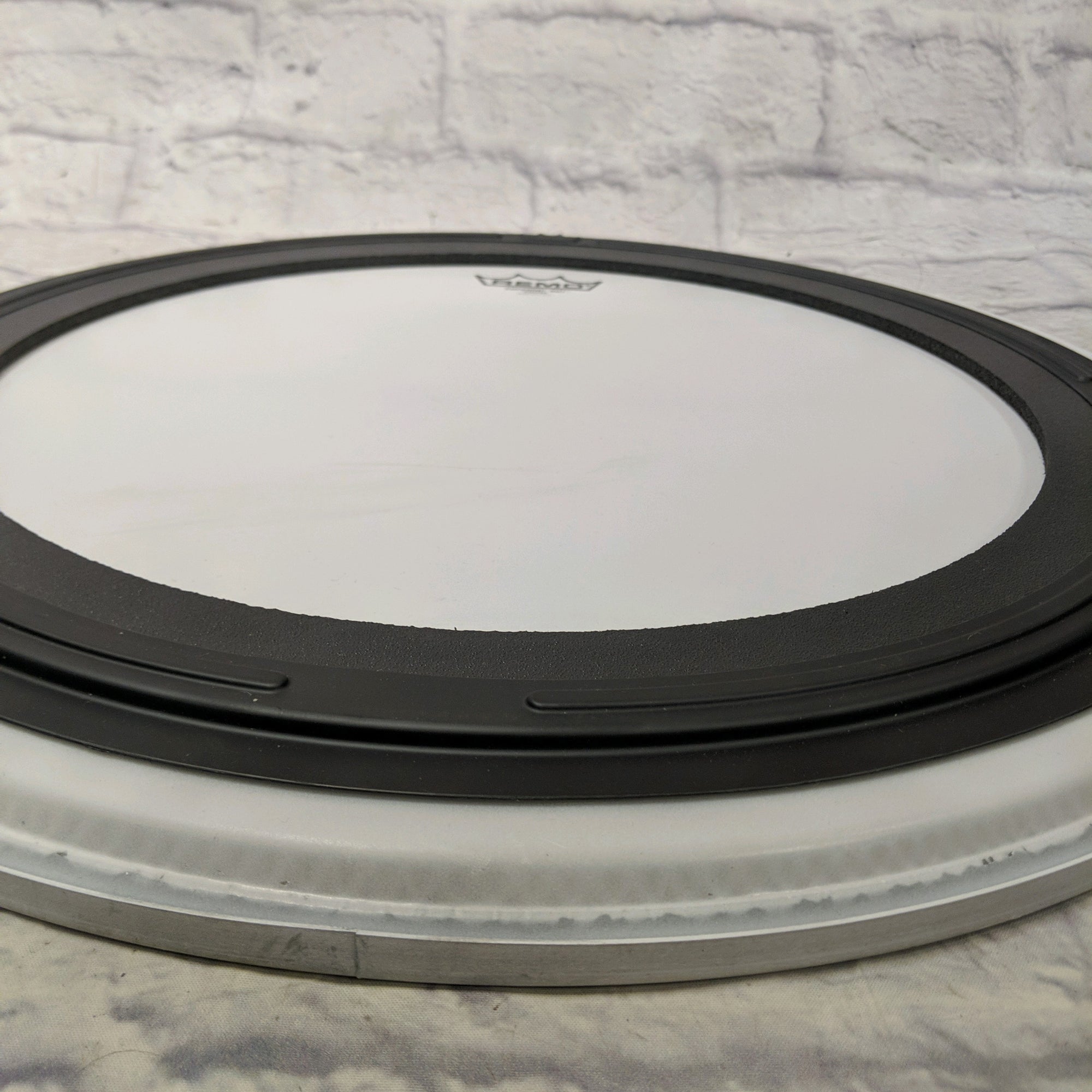 Remo 20" Drumhead With Dampening Foam Drum Head