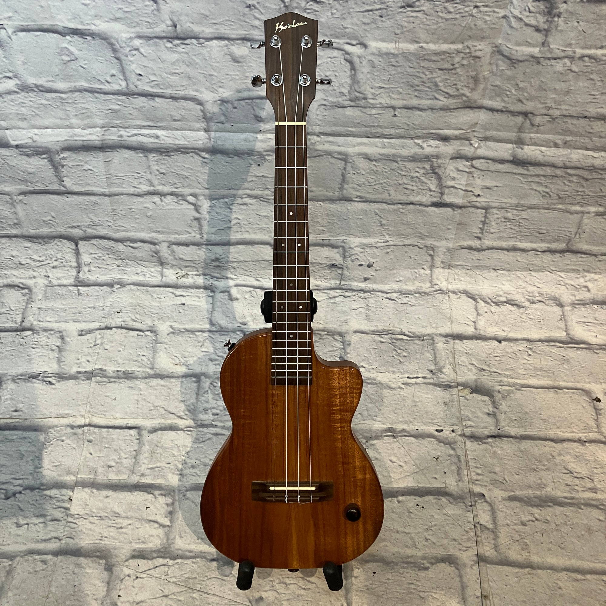 Ko'olau CE1 Electric Ukulele w/ case