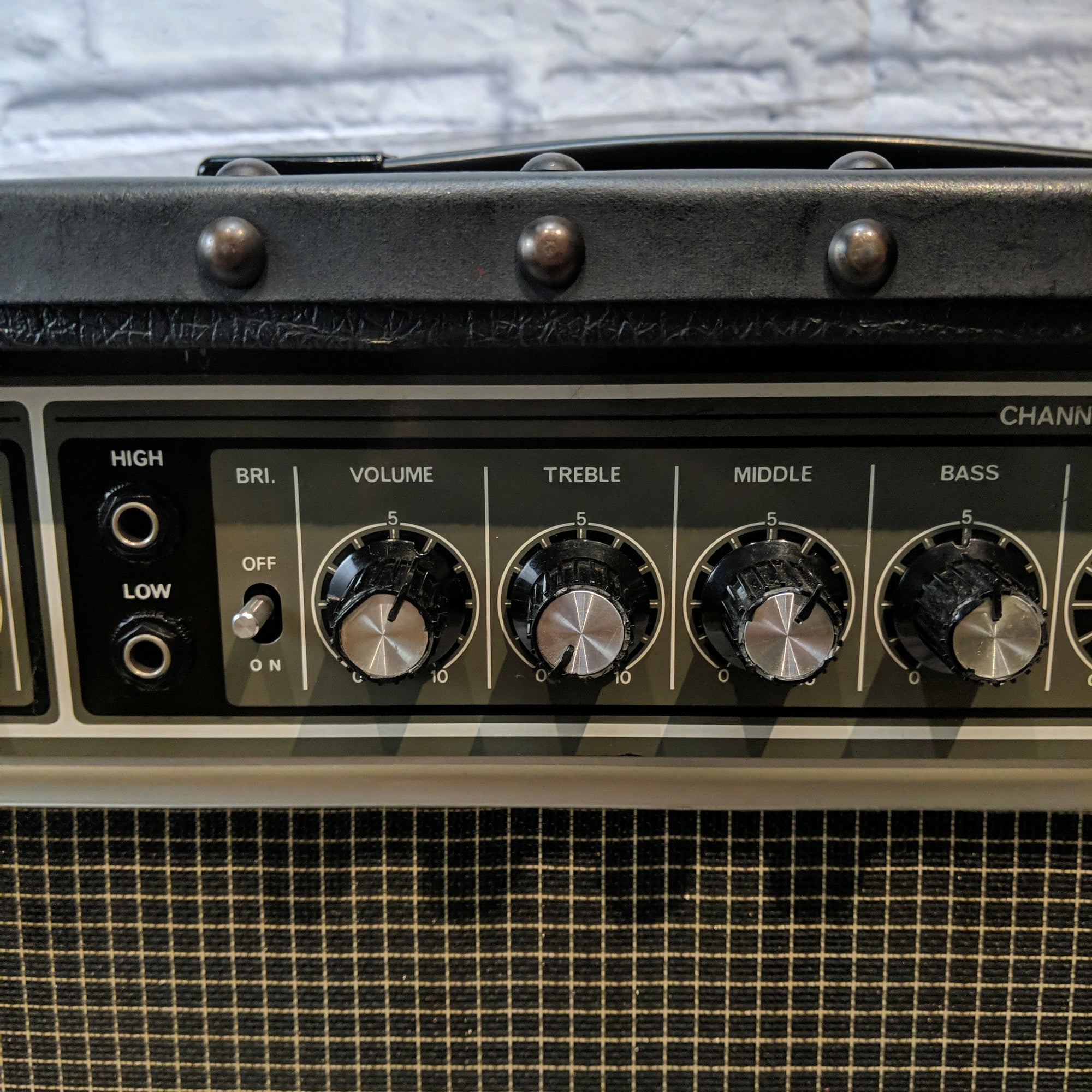 Roland JC-120 Jazz Chorus Combo Amp - AS IS NEEDS REPAIR