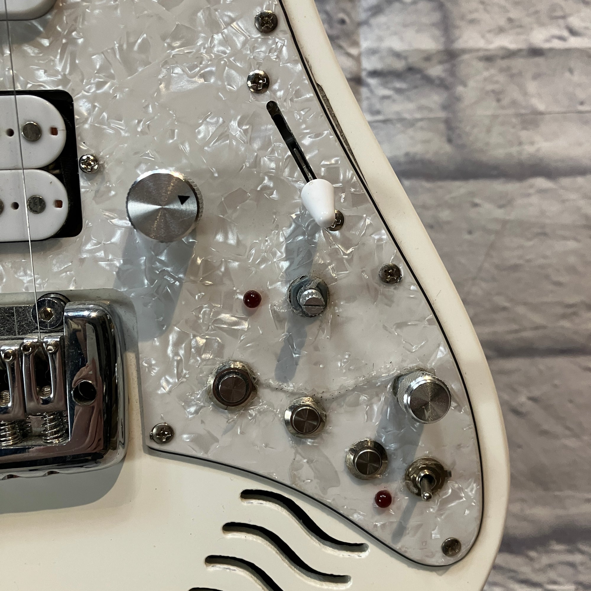 C&G Thunder EFB1 Electric Guitar - White