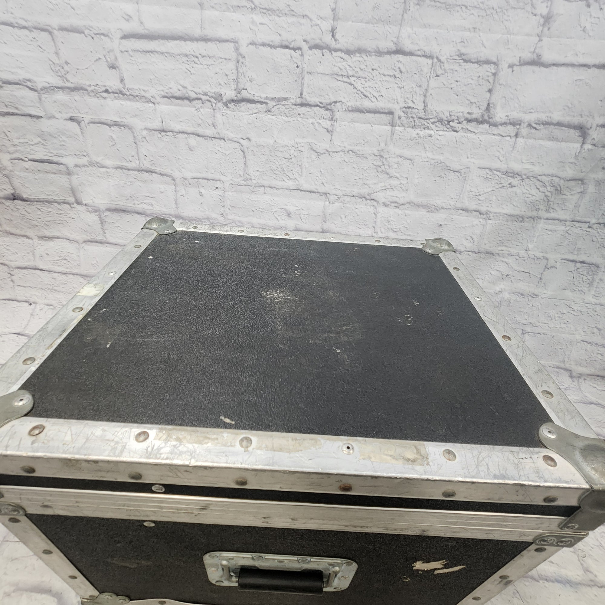 Unknown Road Case 22 x 13.5 x 8 ID