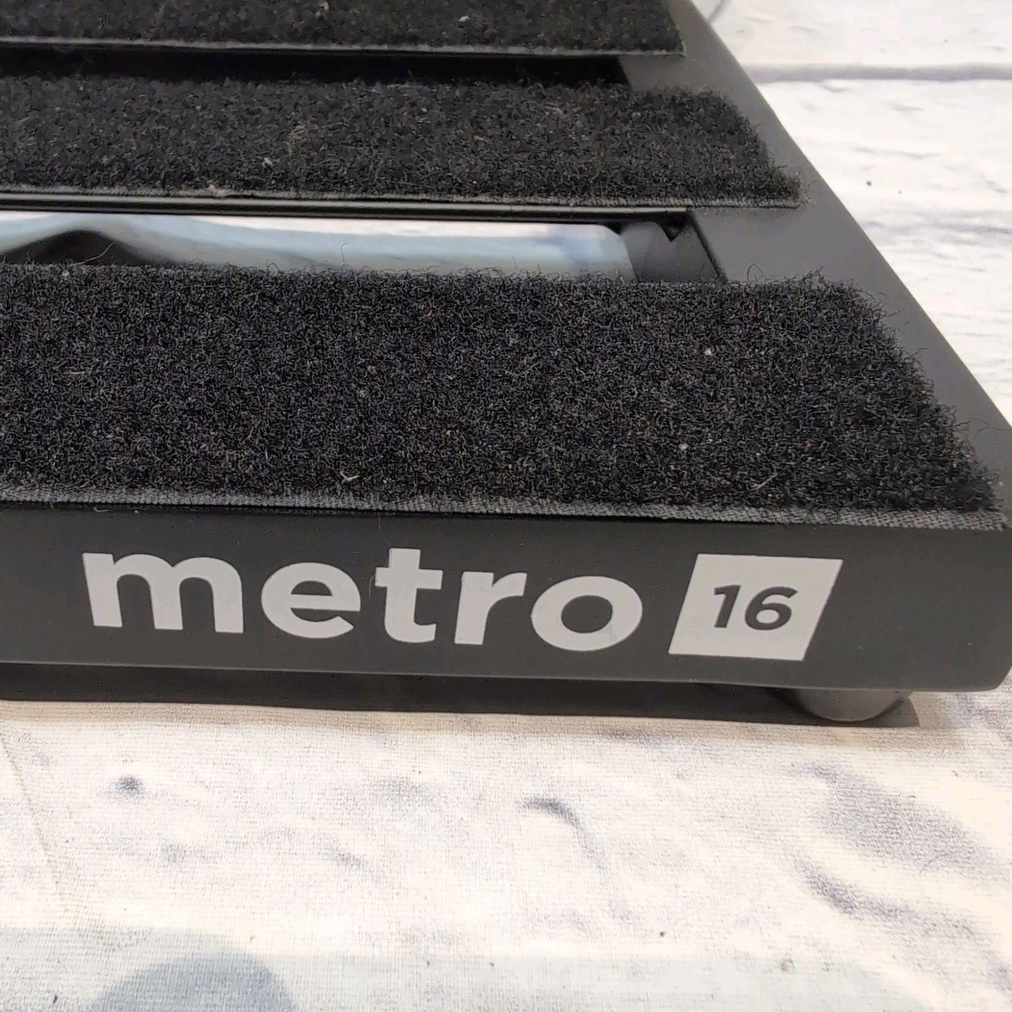 Pedaltrain Metro 16 Pedal Board with hard case