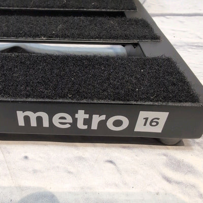 Pedaltrain Metro 16 Pedal Board with hard case